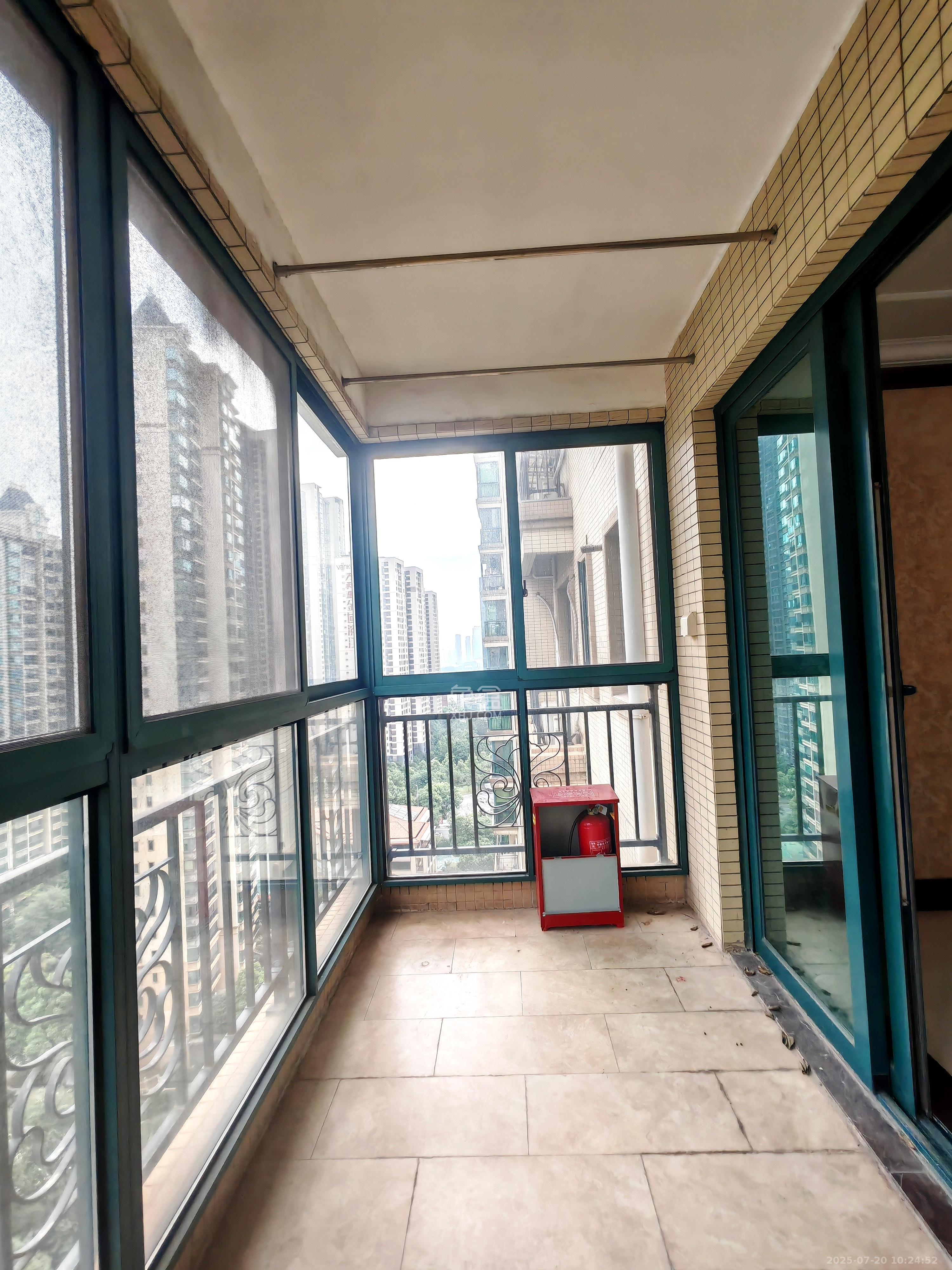 恒大御景湾 4室2厅2卫 3500.0元/月 恒大御景湾 4室2厅2卫 3500.0元/月室内图