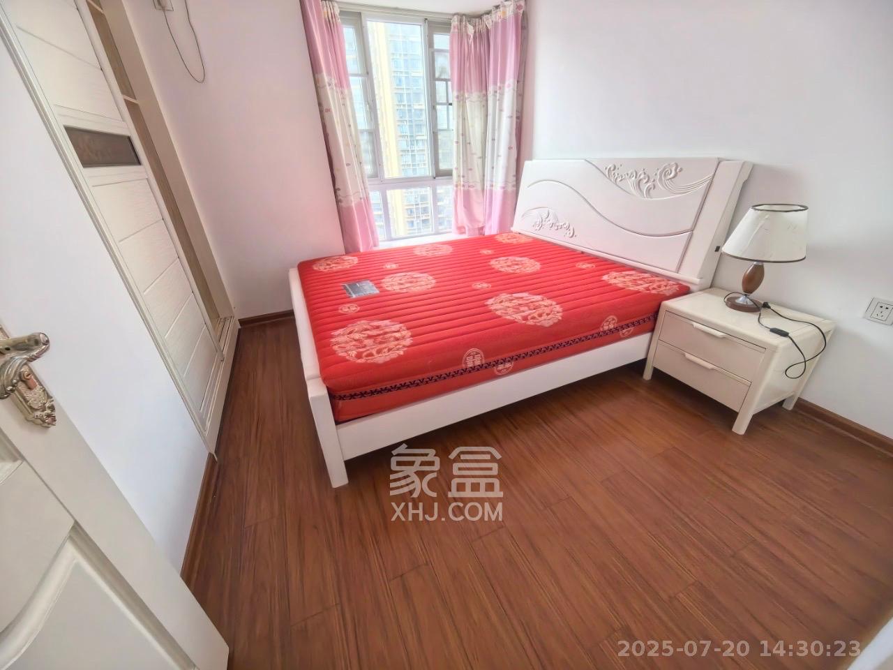泊爱蓝湾  4室2厅1卫   3800.00元/月室内图