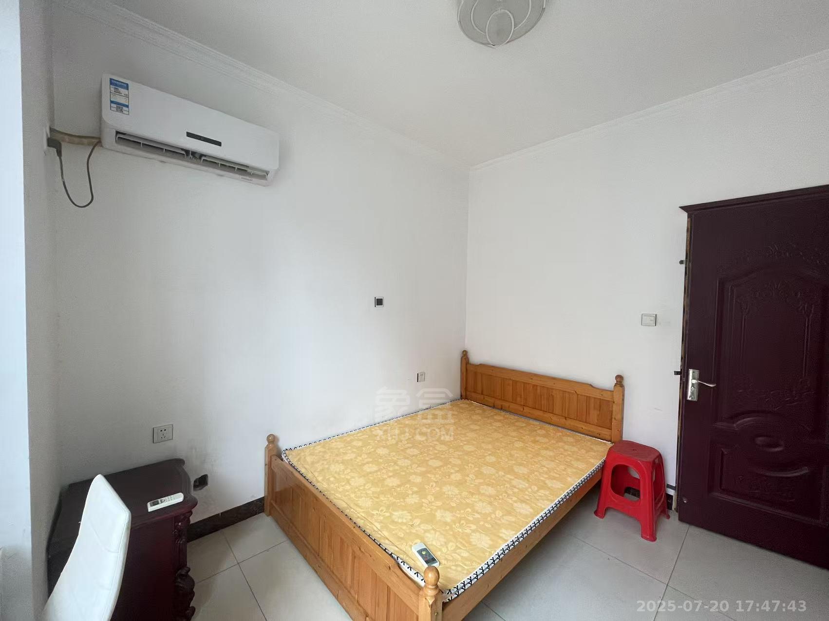 庐山春天早安华晨  4室2厅2卫    2000.0元/月 庐山春天早安华晨  4室2厅2卫    2000.0元/月室内图