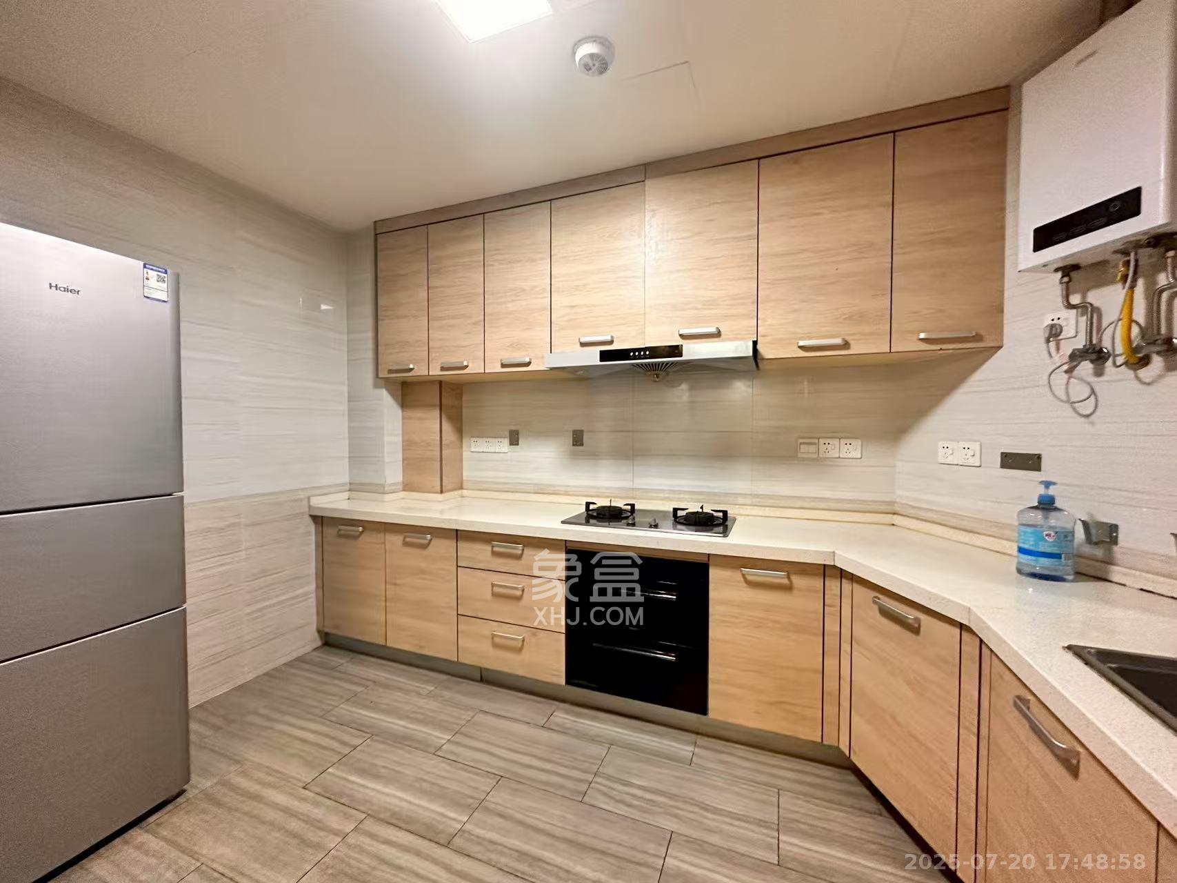 荣悦台  3室2厅2卫    4000.0元/月室内图