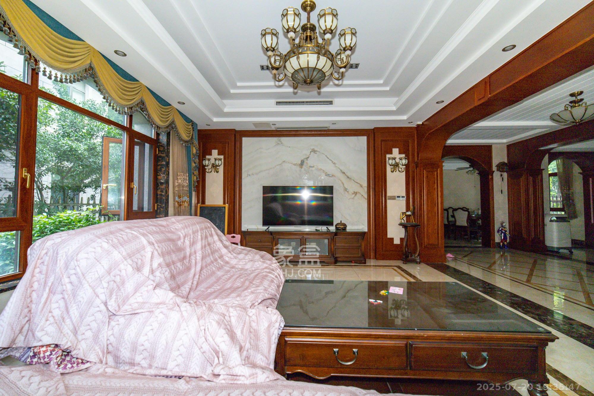 碧桂园威尼斯城  7室2厅6卫    668.98万 碧桂园威尼斯城  7室2厅6卫    668.98万客厅