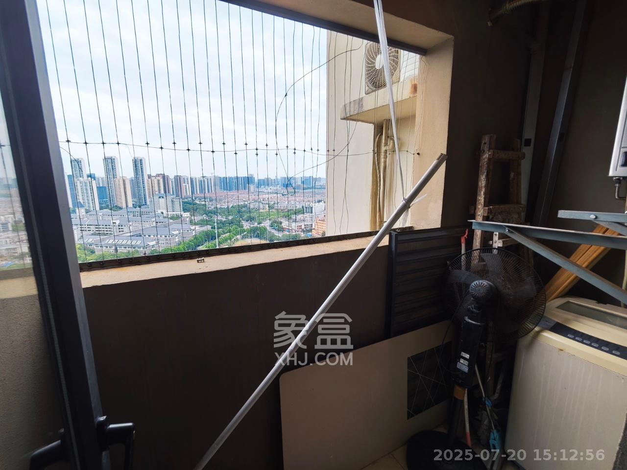万科城市花园  3室2厅2卫   2000.00元/月室内图
