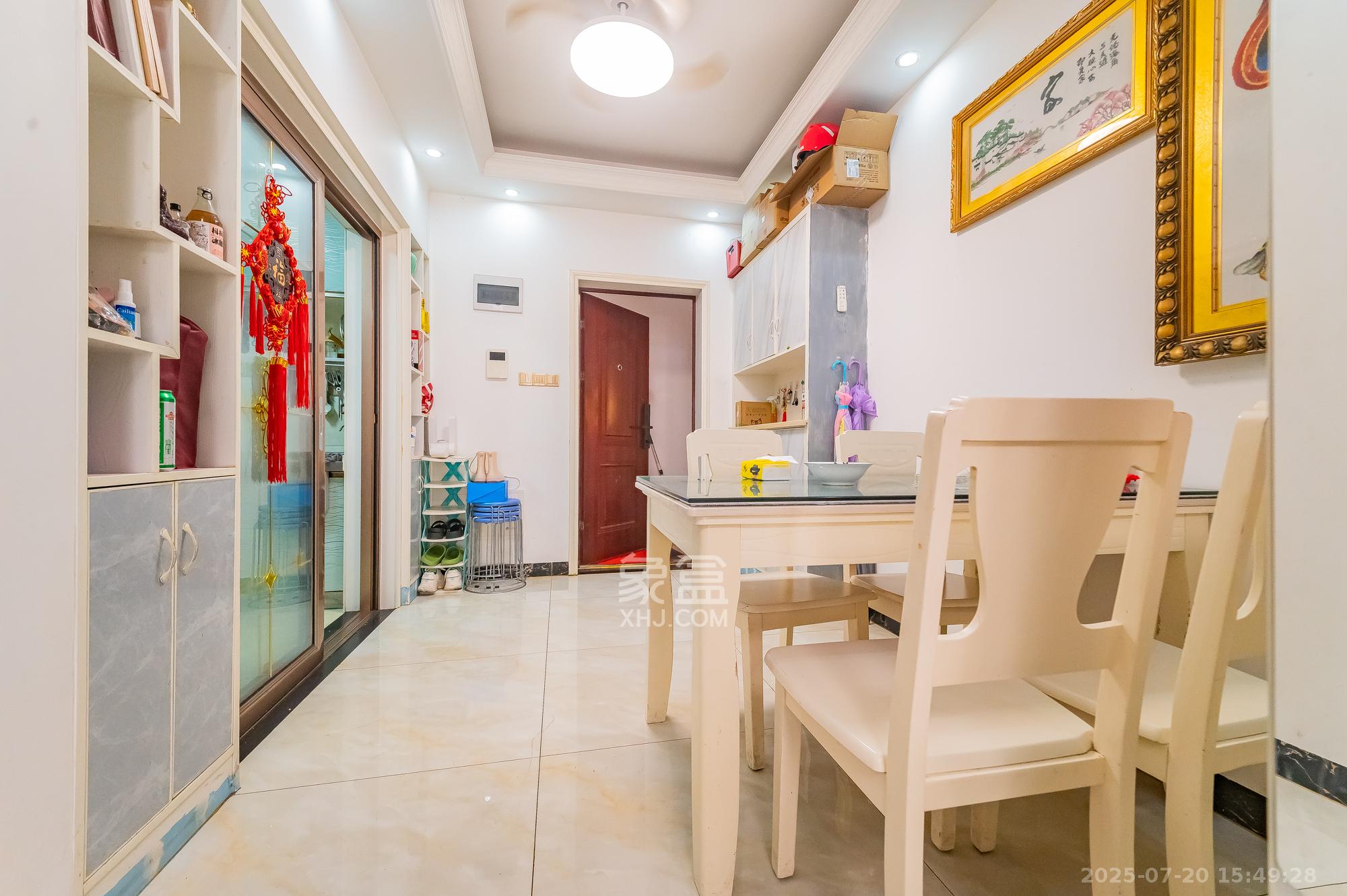 MOMA当代广场 3室1厅1卫 63.8万 MOMA当代广场 3室1厅1卫 63.8万客厅