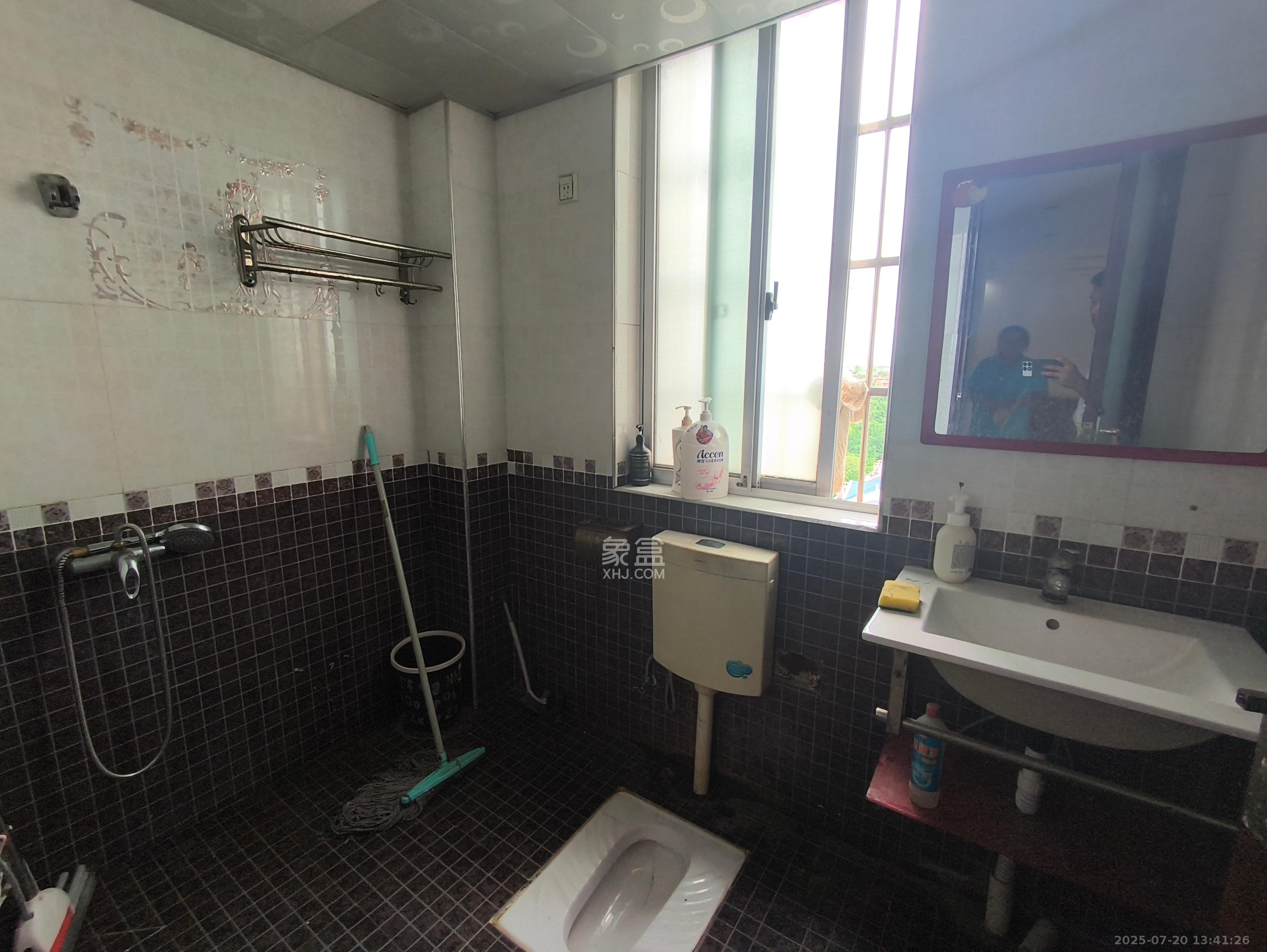 红树湾  3室2厅2卫   2200.00元/月室内图