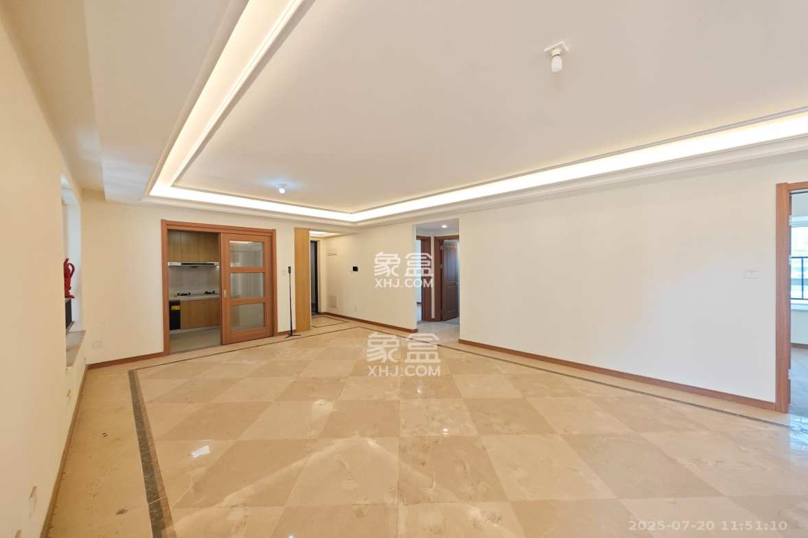 金科集美天辰 4室2厅2卫 125.0万 金科集美天辰 4室2厅2卫 125.0万客厅