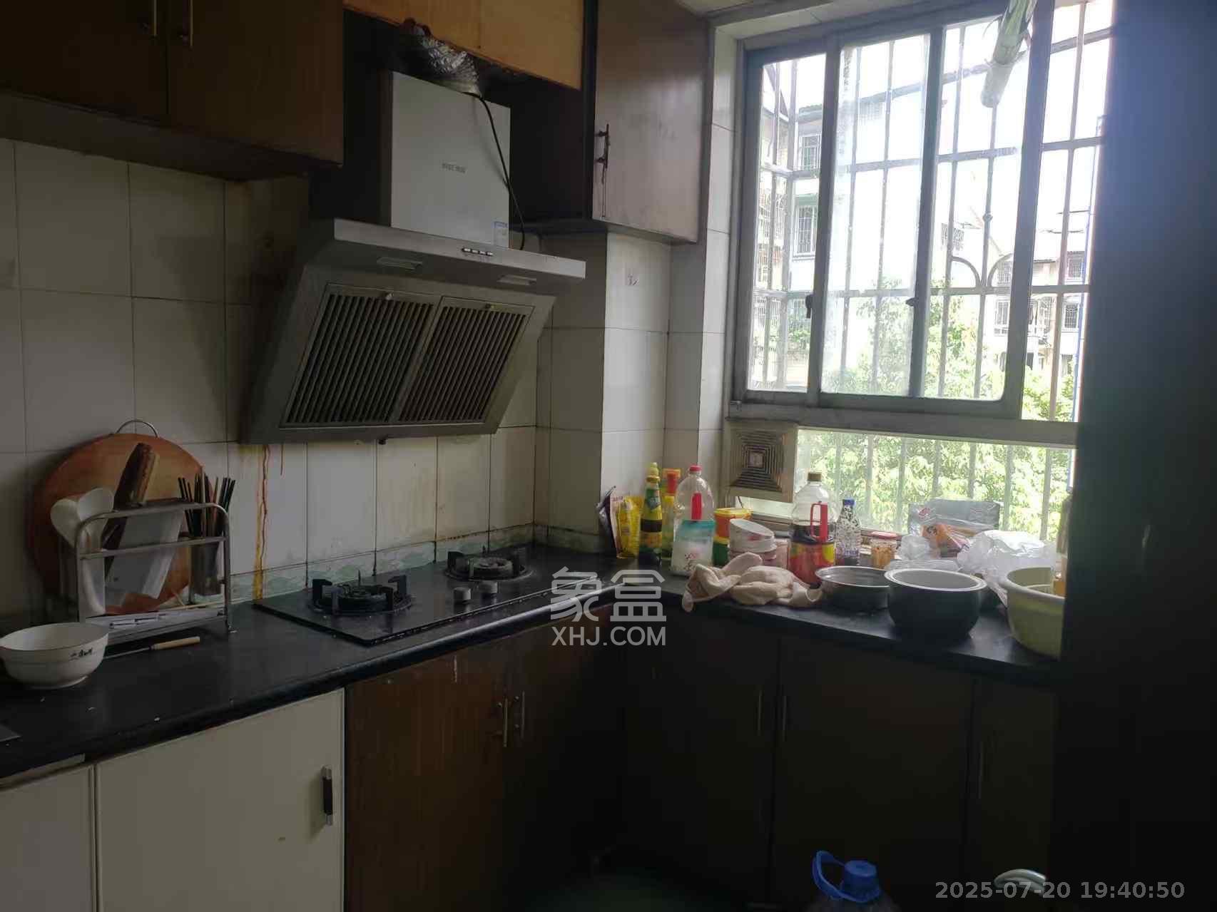 湖工家园 3室2厅1卫 1600.0元/月 湖工家园 3室2厅1卫 1600.0元/月室内图