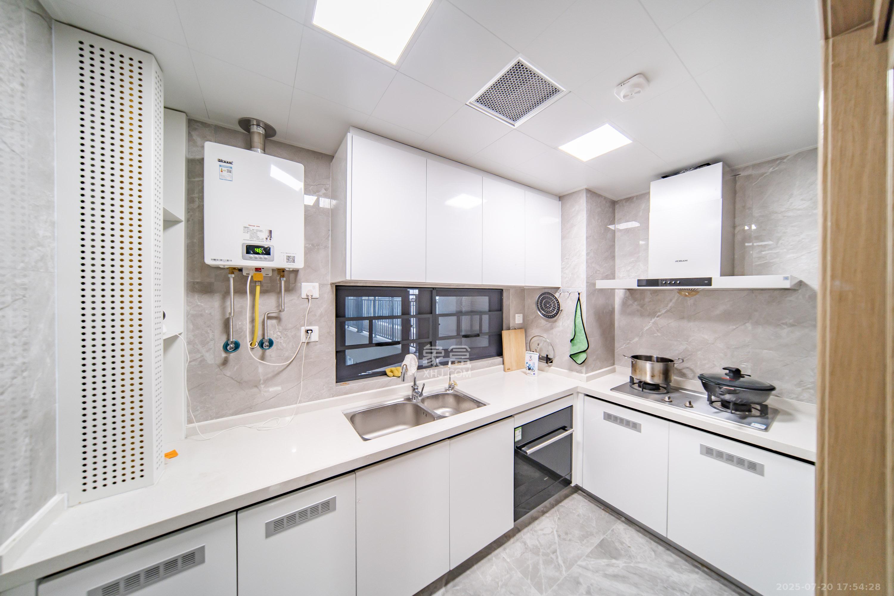 保利天汇 3室2厅2卫 132.0万 保利天汇 3室2厅2卫 132.0万厨房