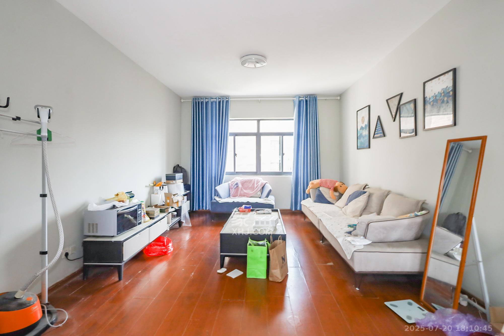 天骄福邸  3室2厅1卫    120.0万 天骄福邸  3室2厅1卫    120.0万客厅