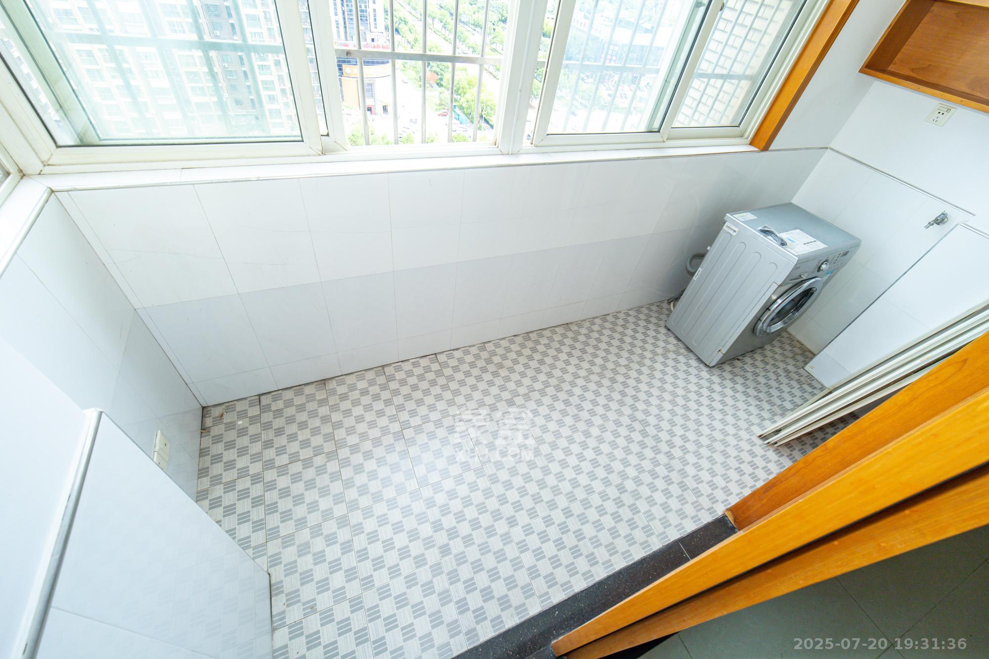 楚天中苑 2室2厅1卫 39.8万 楚天中苑 2室2厅1卫 39.8万阳台