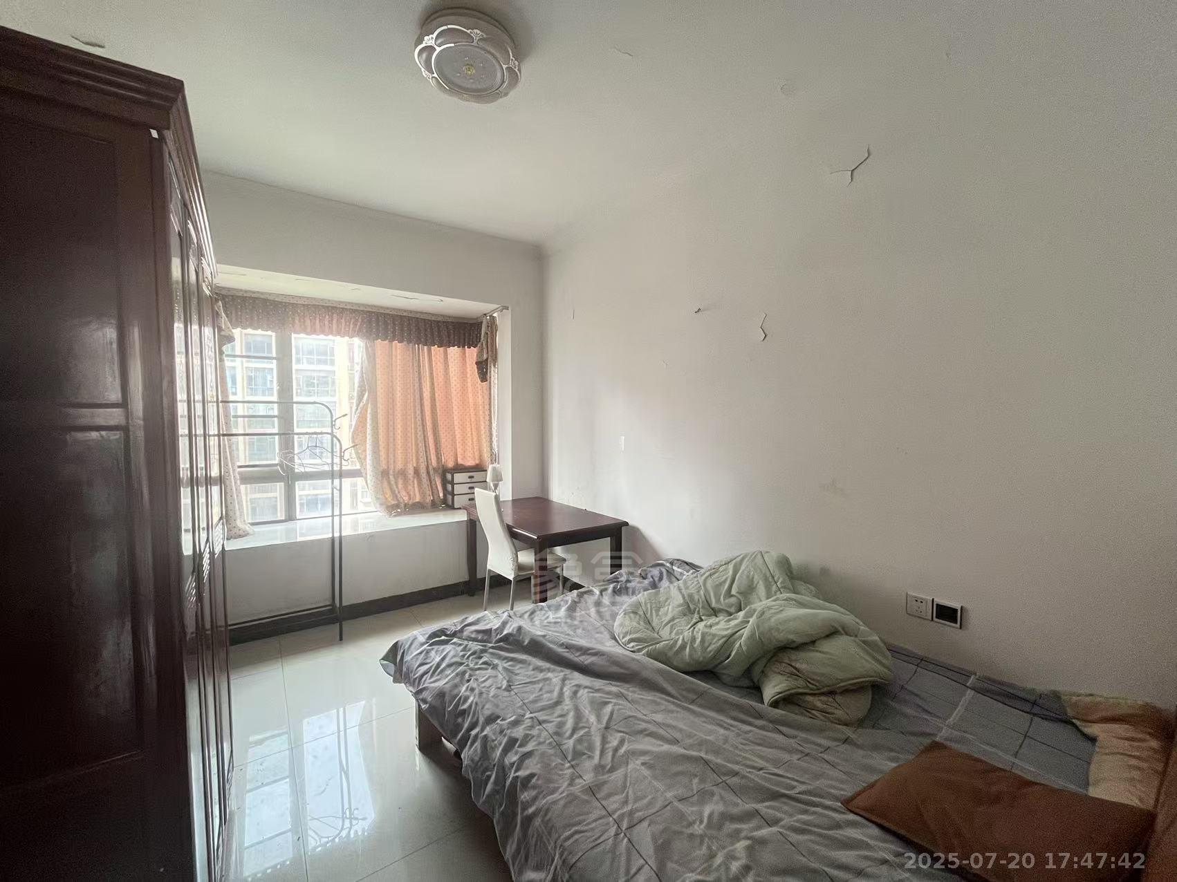 庐山春天早安华晨  4室2厅2卫    2000.0元/月 庐山春天早安华晨  4室2厅2卫    2000.0元/月室内图