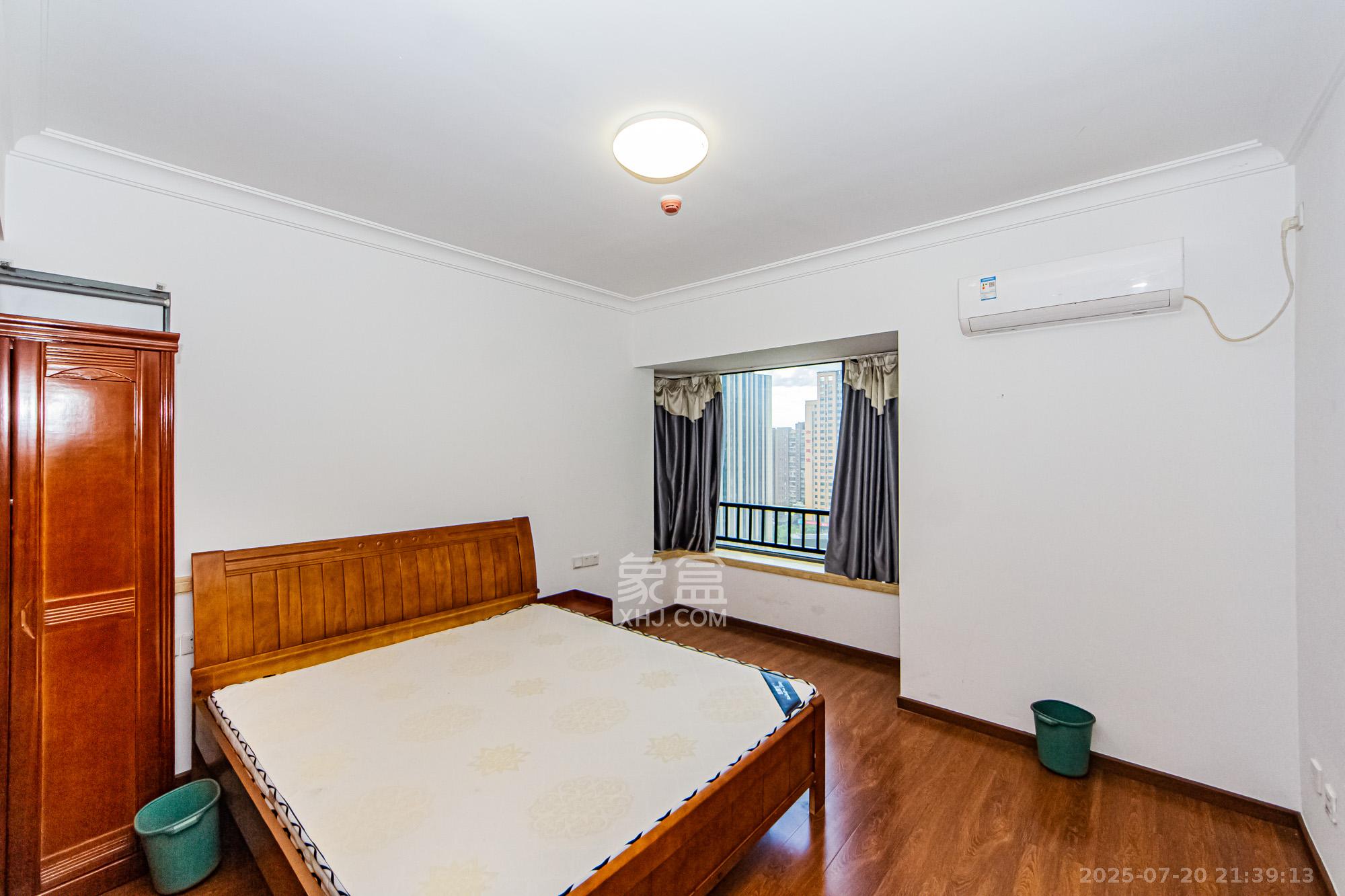 珠江好世界 4室2厅2卫 155.0万 珠江好世界 4室2厅2卫 155.0万卧室