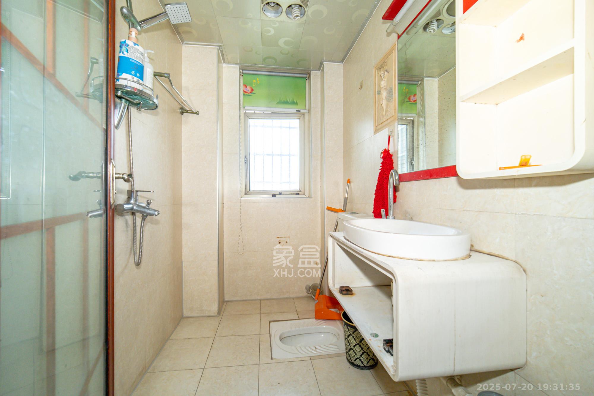 楚天中苑 2室2厅1卫 39.8万 楚天中苑 2室2厅1卫 39.8万卫生间