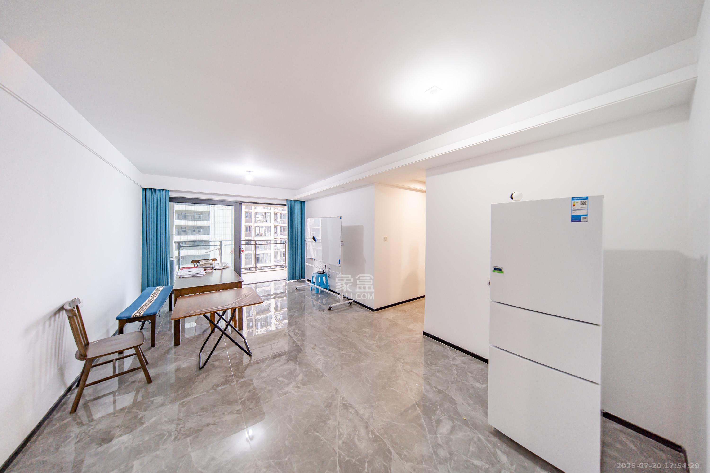 保利天汇 3室2厅2卫 132.0万 保利天汇 3室2厅2卫 132.0万客厅