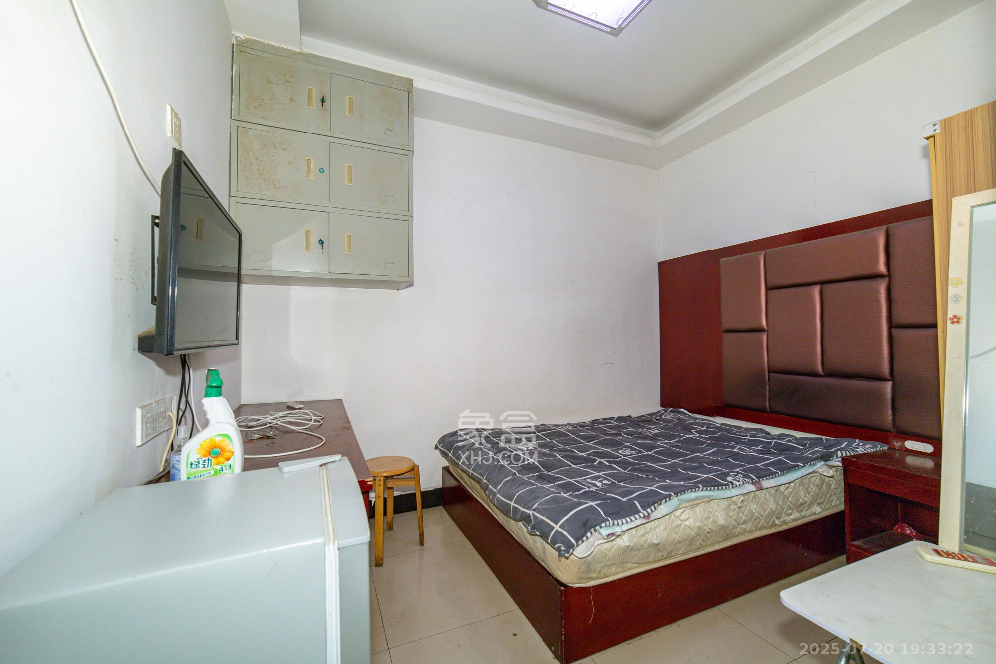 中南汽车世界  3室2厅2卫    40.0万 中南汽车世界  3室2厅2卫    40.0万卧室