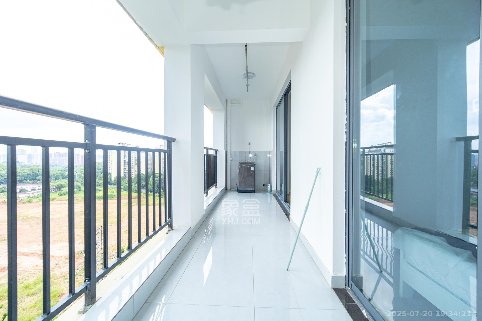 九玺铭城（九玺华府）  3室2厅2卫    99.0万阳台