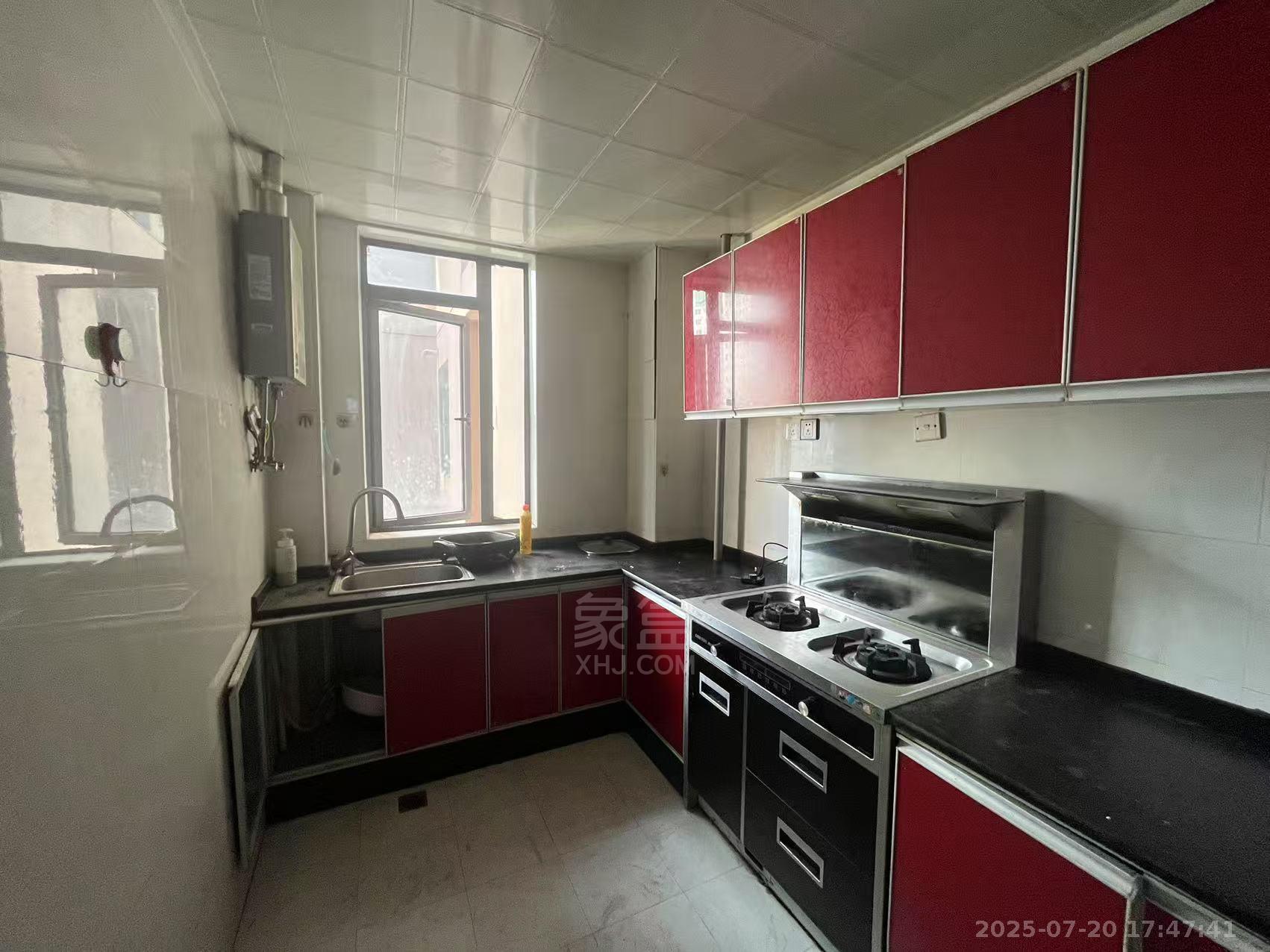 庐山春天早安华晨  4室2厅2卫    2000.0元/月 庐山春天早安华晨  4室2厅2卫    2000.0元/月室内图