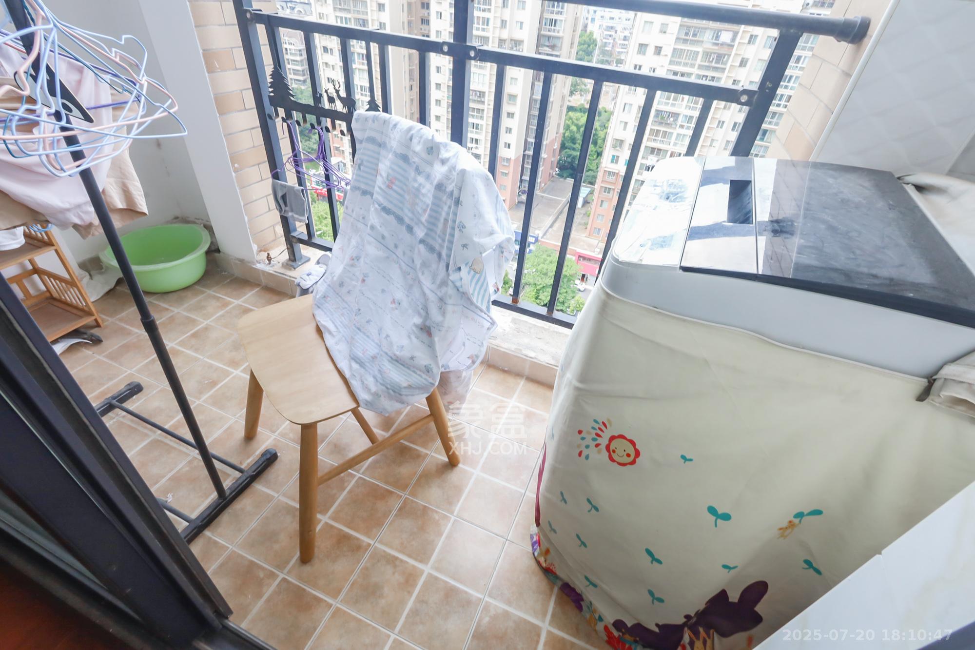 天骄福邸  3室2厅1卫    120.0万 天骄福邸  3室2厅1卫    120.0万阳台