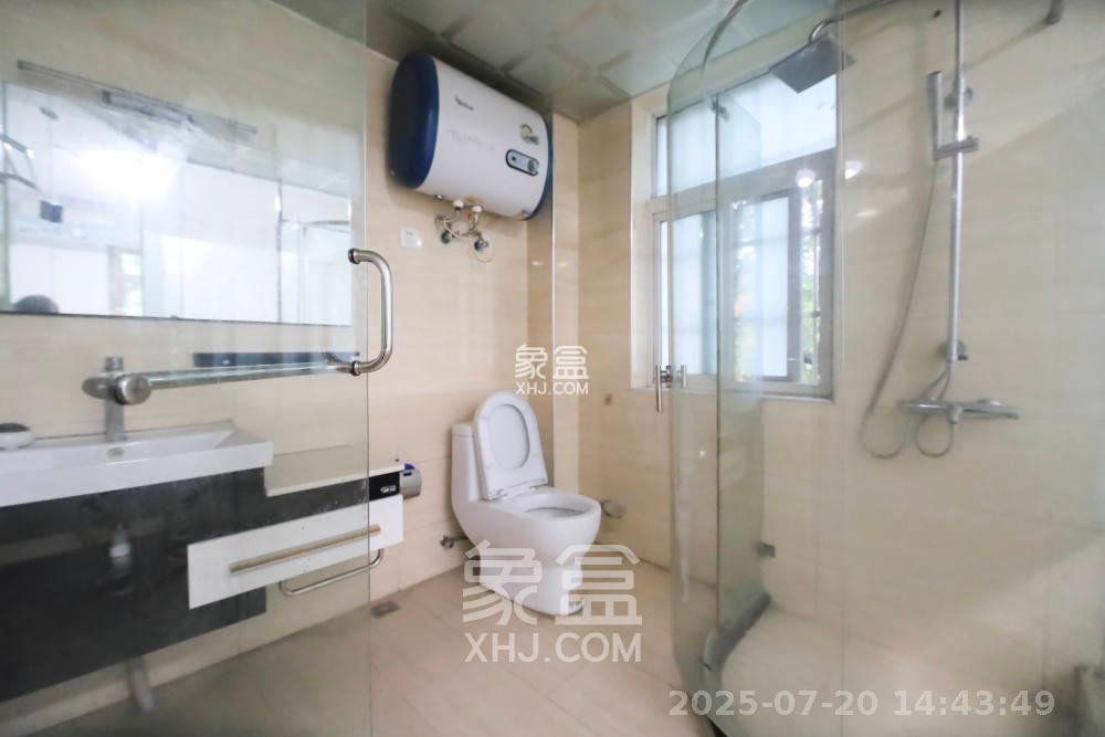 嘉盛华庭（一期、二期、三期）  3室2厅2卫    2800.0元/月室内图