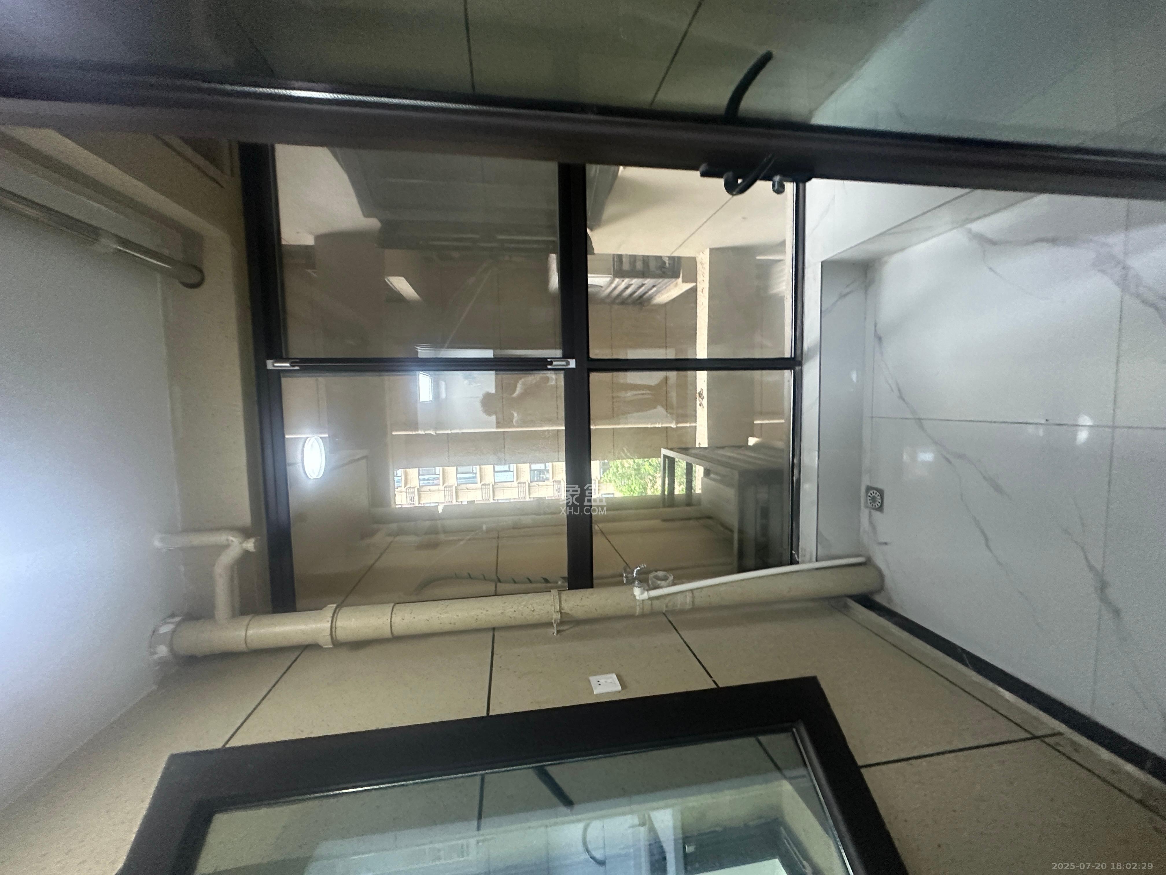 保利大都汇四期 3室2厅2卫 3300.0元/月 保利大都汇四期 3室2厅2卫 3300.0元/月室内图