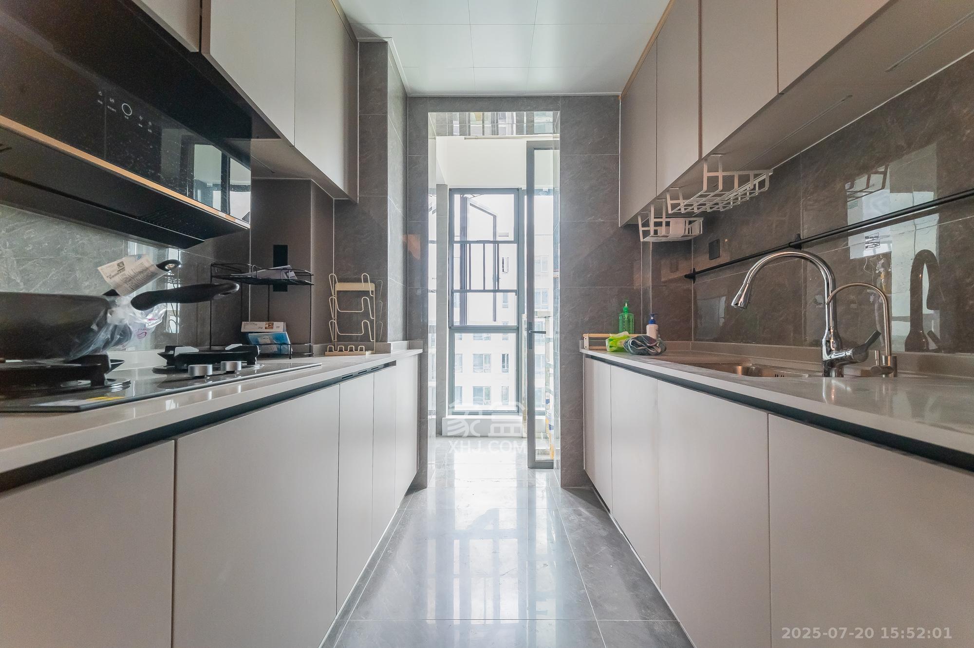 万科松湖天地  4室2厅2卫    222.5万厨房