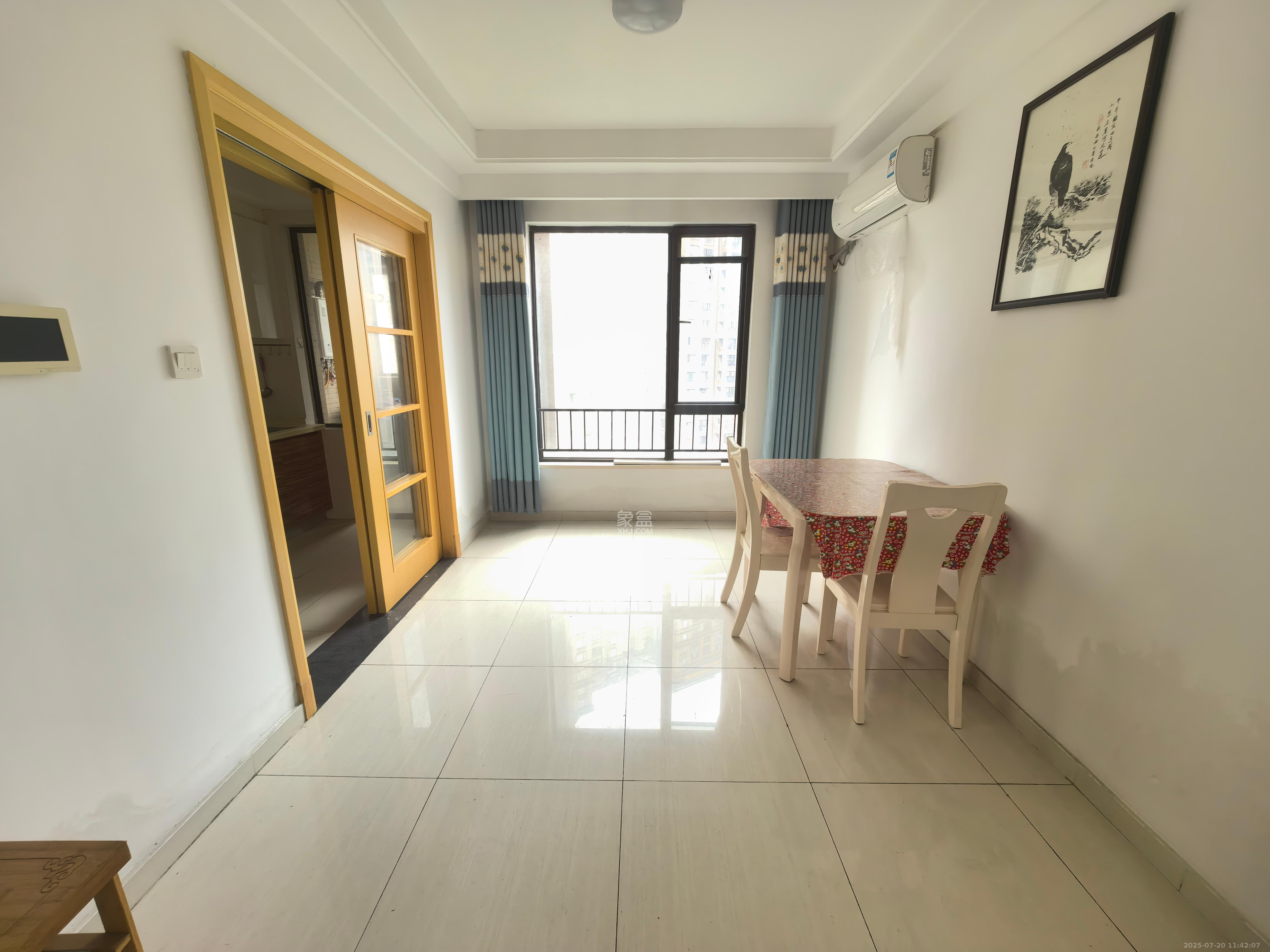 中海国际四期 3室2厅2卫 2200.0元/月 中海国际四期 3室2厅2卫 2200.0元/月室内图