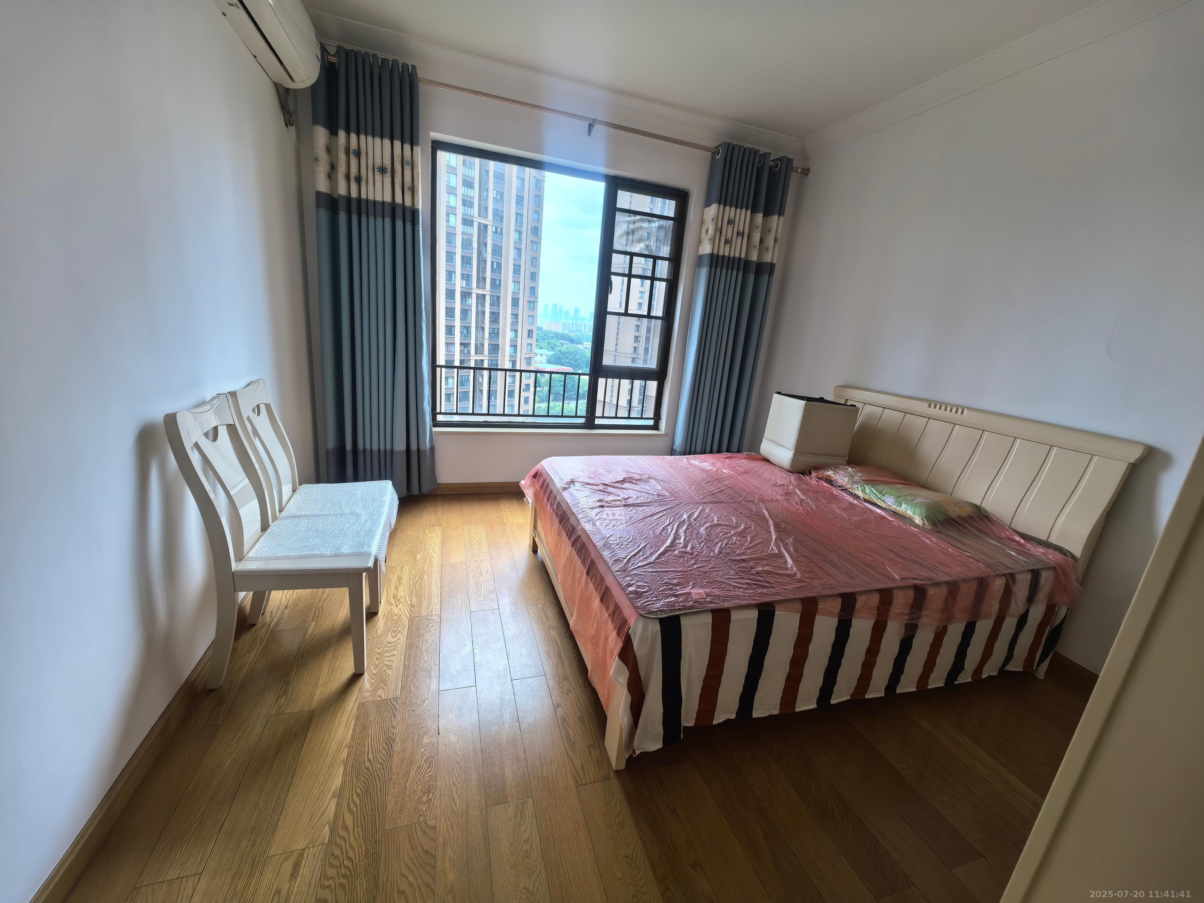 中海国际四期 3室2厅2卫 2200.0元/月 中海国际四期 3室2厅2卫 2200.0元/月室内图