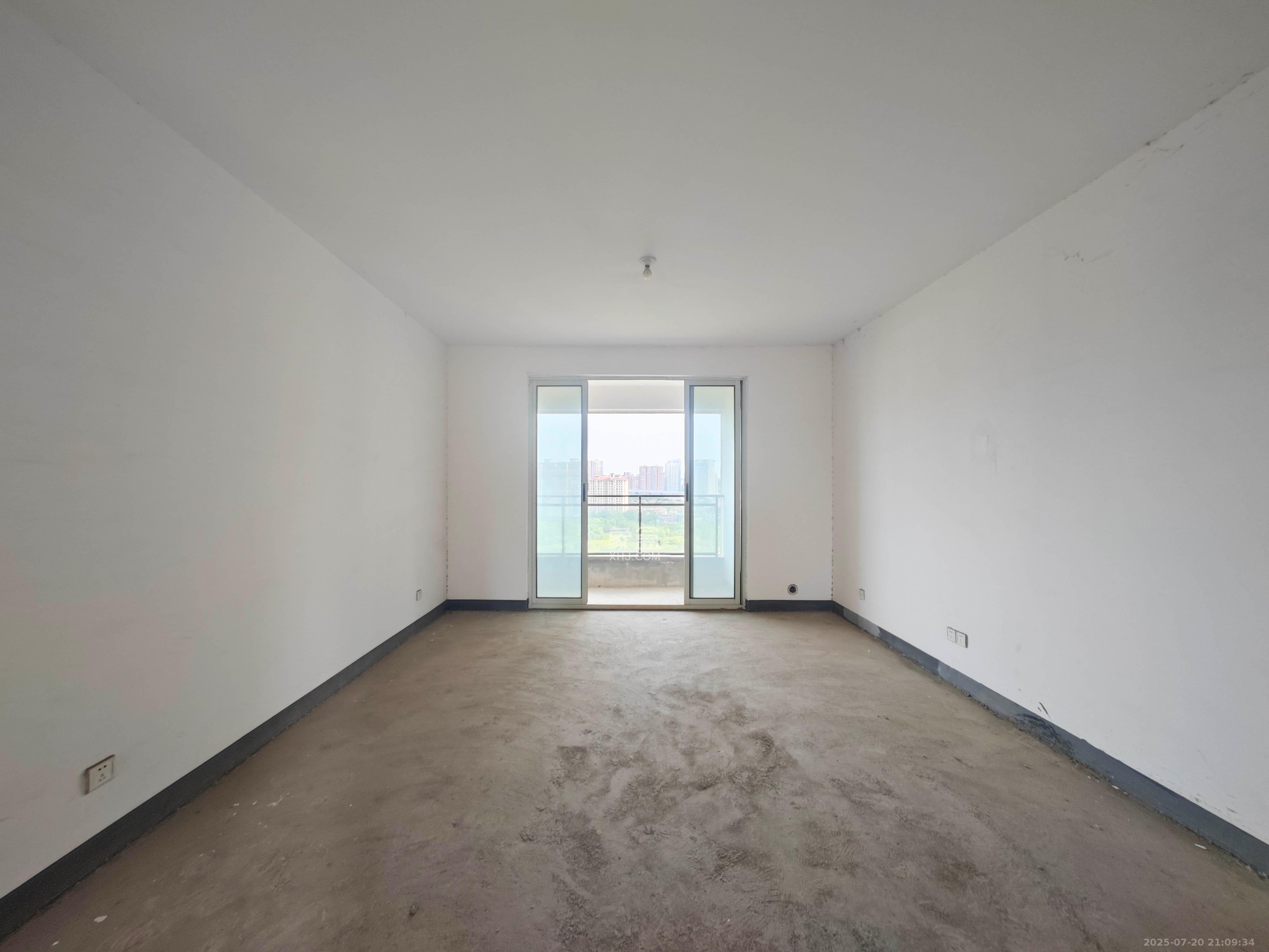 五矿万境水岸二期(五矿万境水岸和苑) 4室2厅2卫 220.0万 五矿万境水岸二期(五矿万境水岸和苑) 4室2厅2卫 220.0万客厅