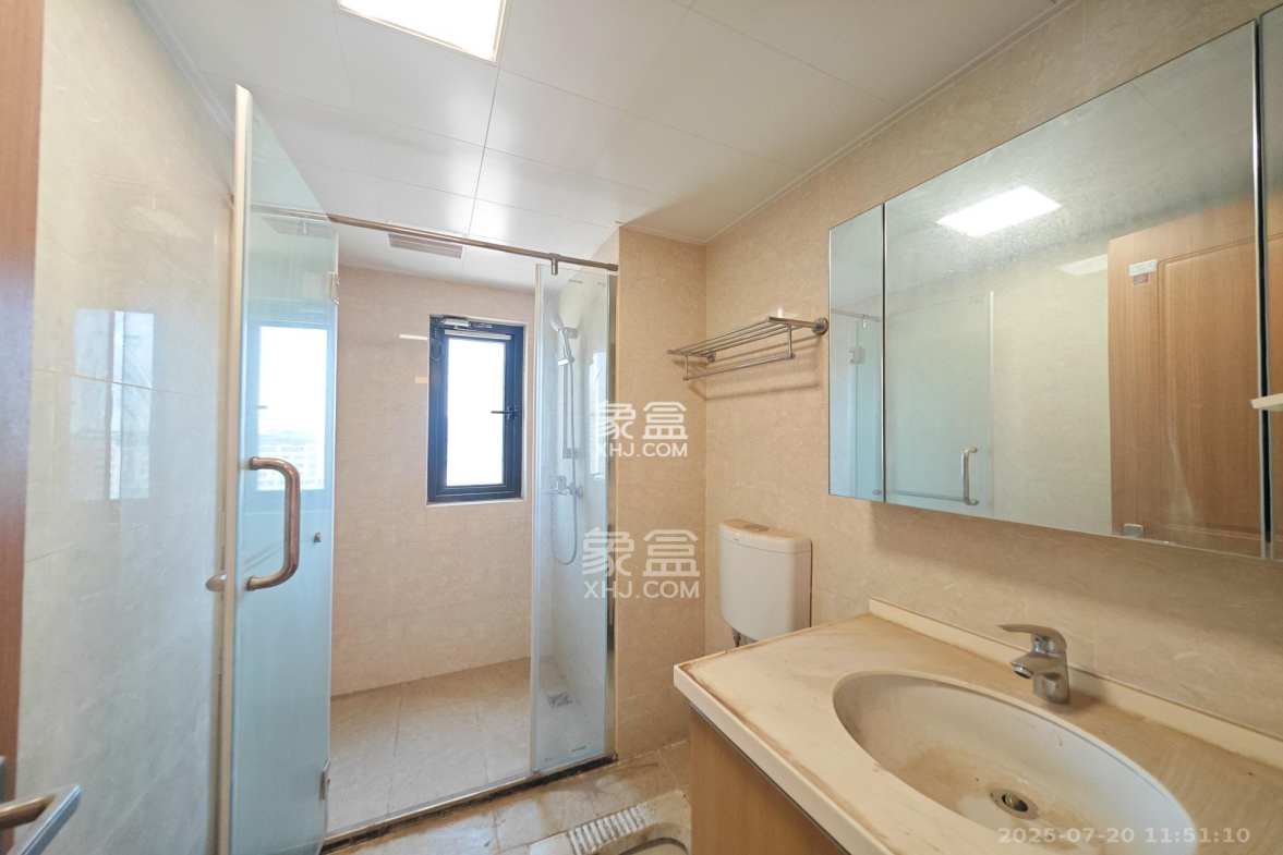 金科集美天辰 4室2厅2卫 125.0万 金科集美天辰 4室2厅2卫 125.0万卫生间