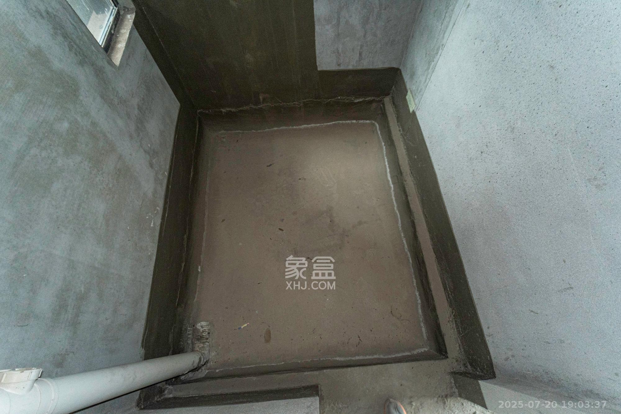 荣盛城  3室2厅2卫   79.80万卫生间
