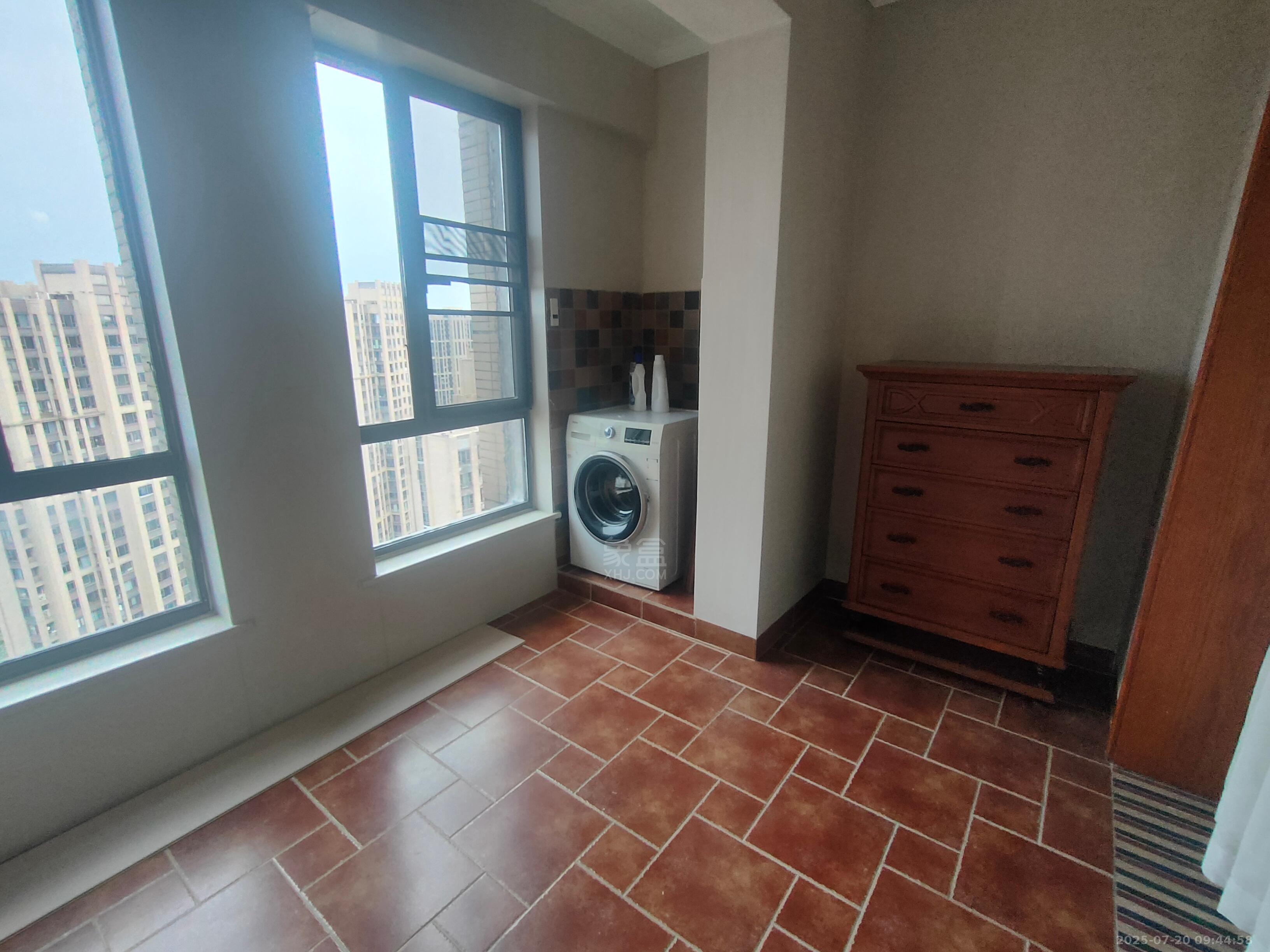 中泰财富湘江 3室2厅1卫 2200.0元/月 中泰财富湘江 3室2厅1卫 2200.0元/月室内图