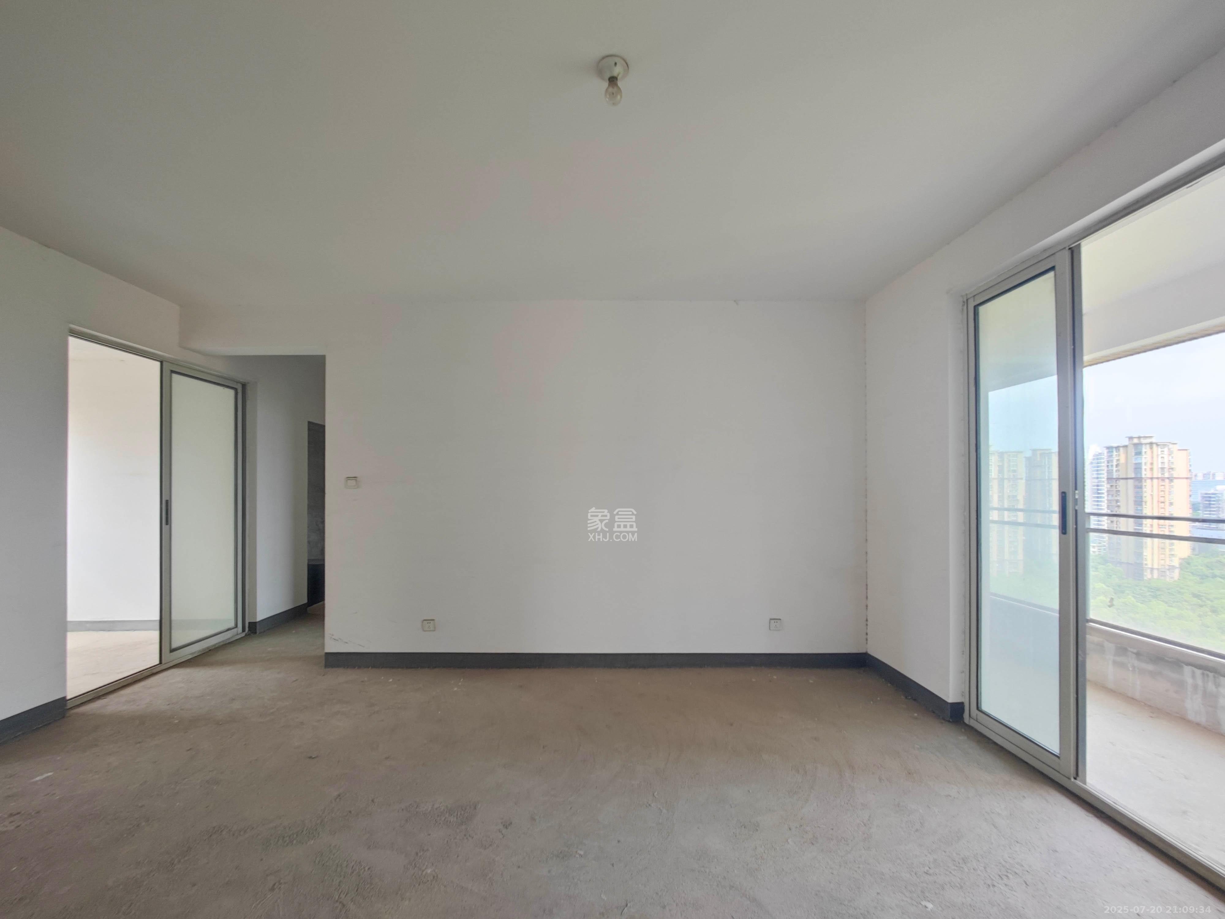 五矿万境水岸二期(五矿万境水岸和苑) 4室2厅2卫 220.0万 五矿万境水岸二期(五矿万境水岸和苑) 4室2厅2卫 220.0万客厅