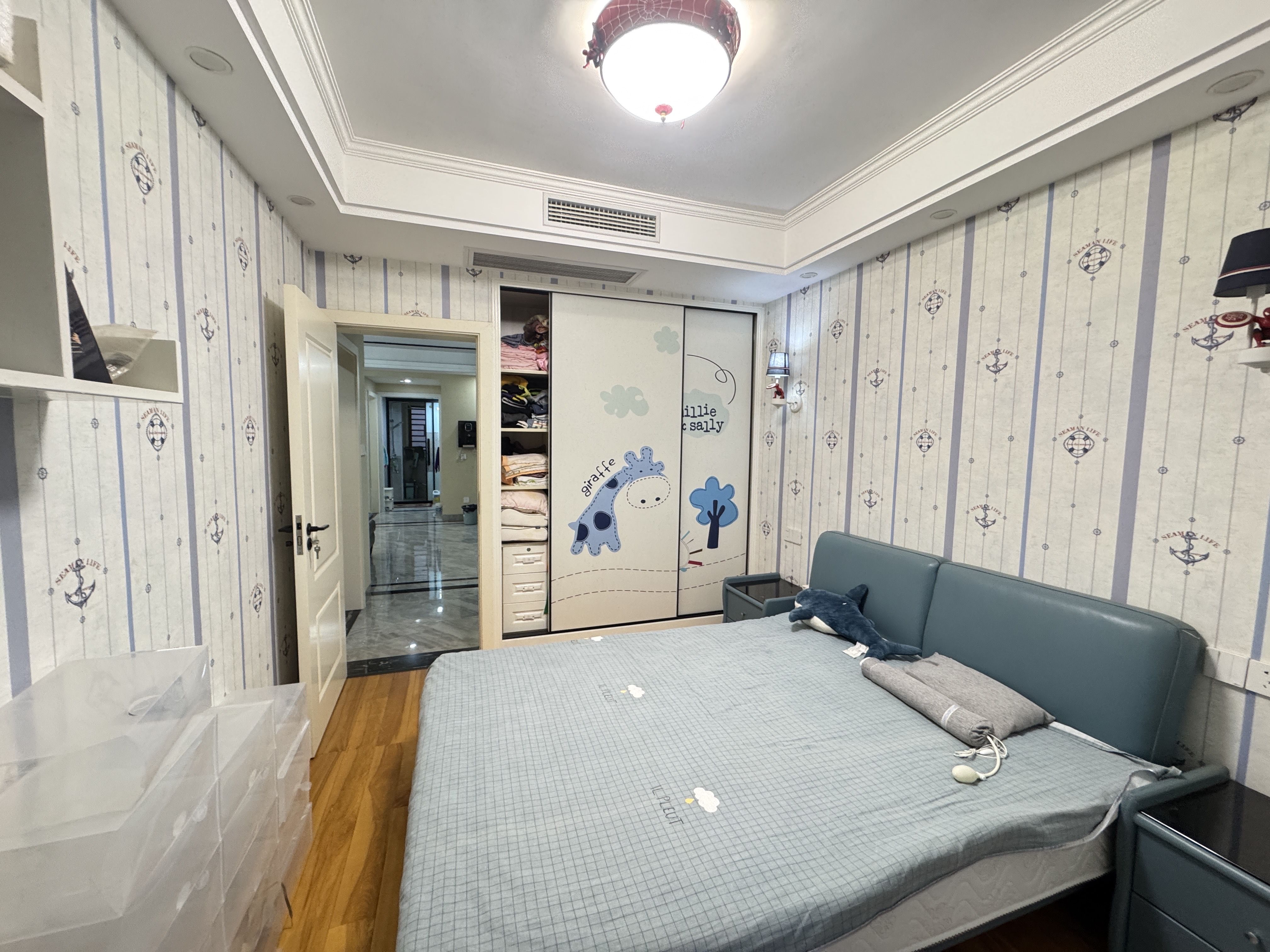 华鑫蒸水湾  4室2厅2卫   110.00万客厅