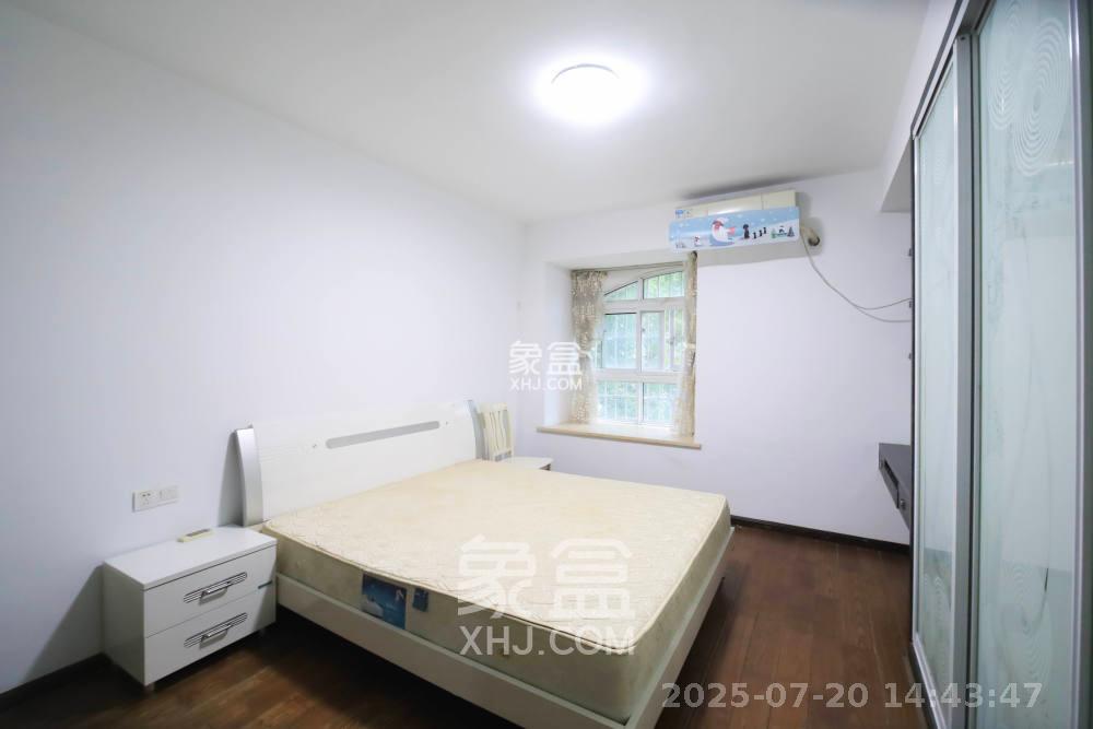 嘉盛华庭(一期、二期、三期) 3室2厅2卫 2800.0元/月 嘉盛华庭(一期、二期、三期) 3室2厅2卫 2800.0元/月室内图