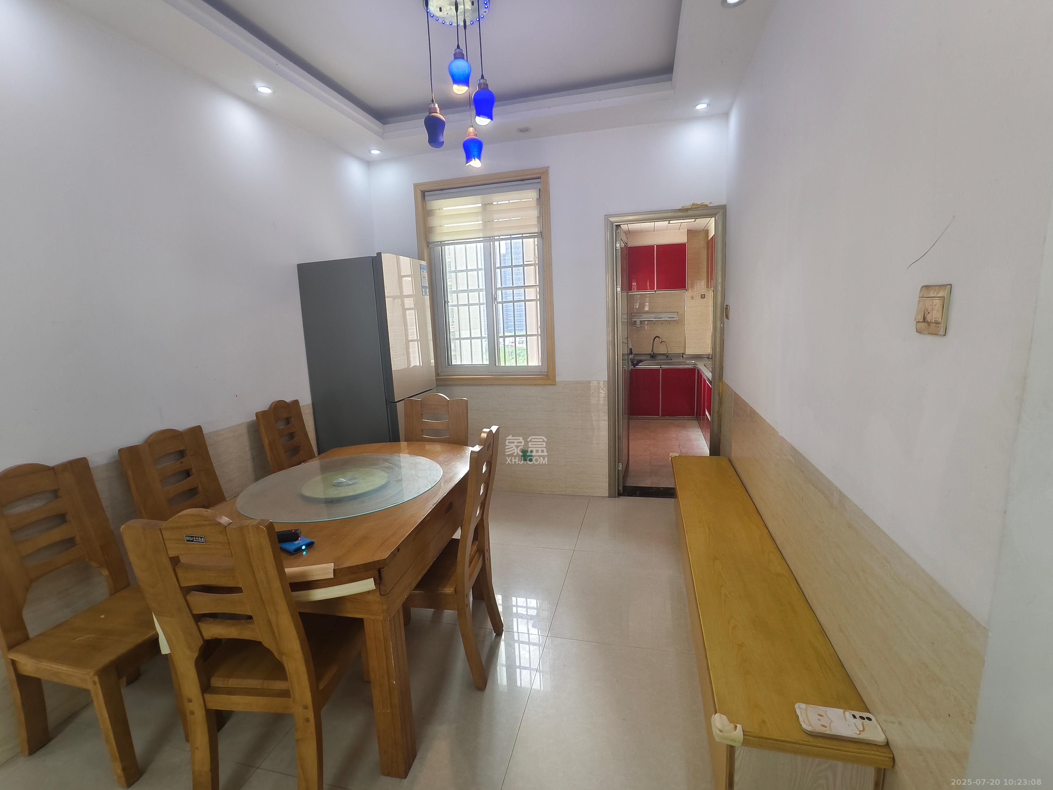 嘉顺苑 1室2厅1卫 2200.0元/月 嘉顺苑 1室2厅1卫 2200.0元/月室内图