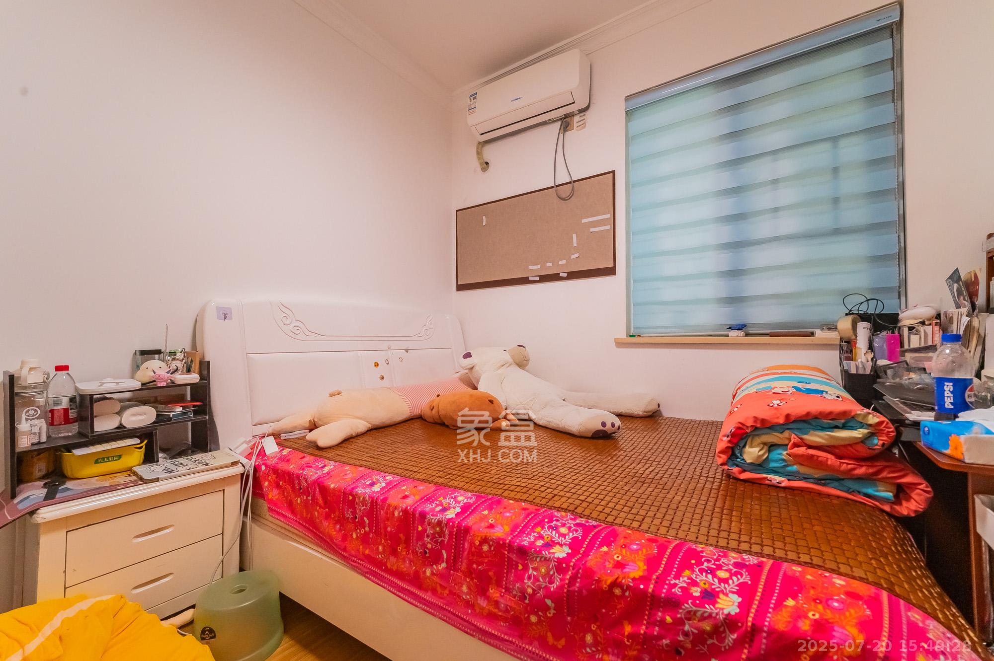 MOMA当代广场  3室1厅1卫    63.8万卧室