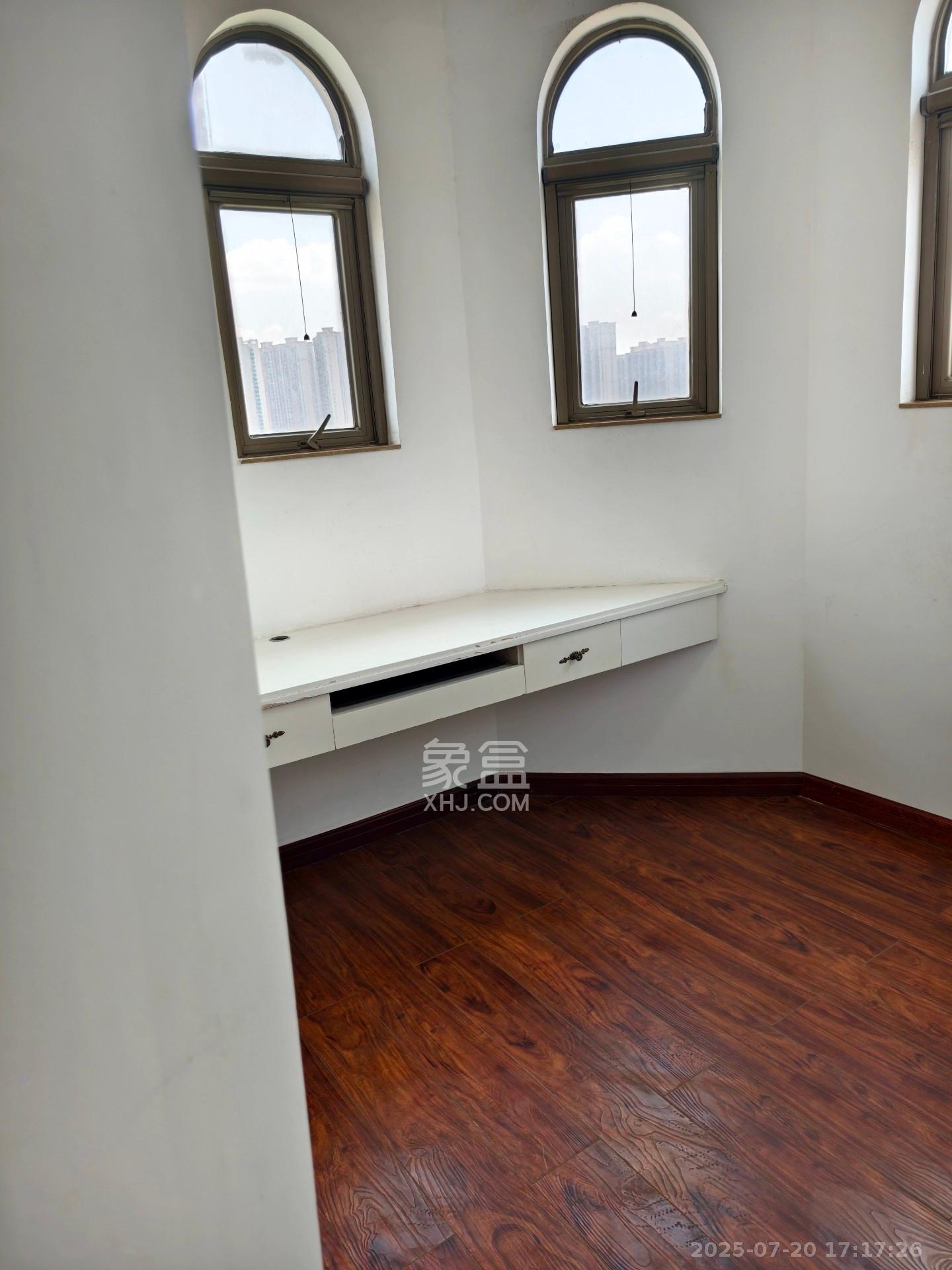 米兰春天 4室2厅2卫 2400.0元/月 米兰春天 4室2厅2卫 2400.0元/月室内图