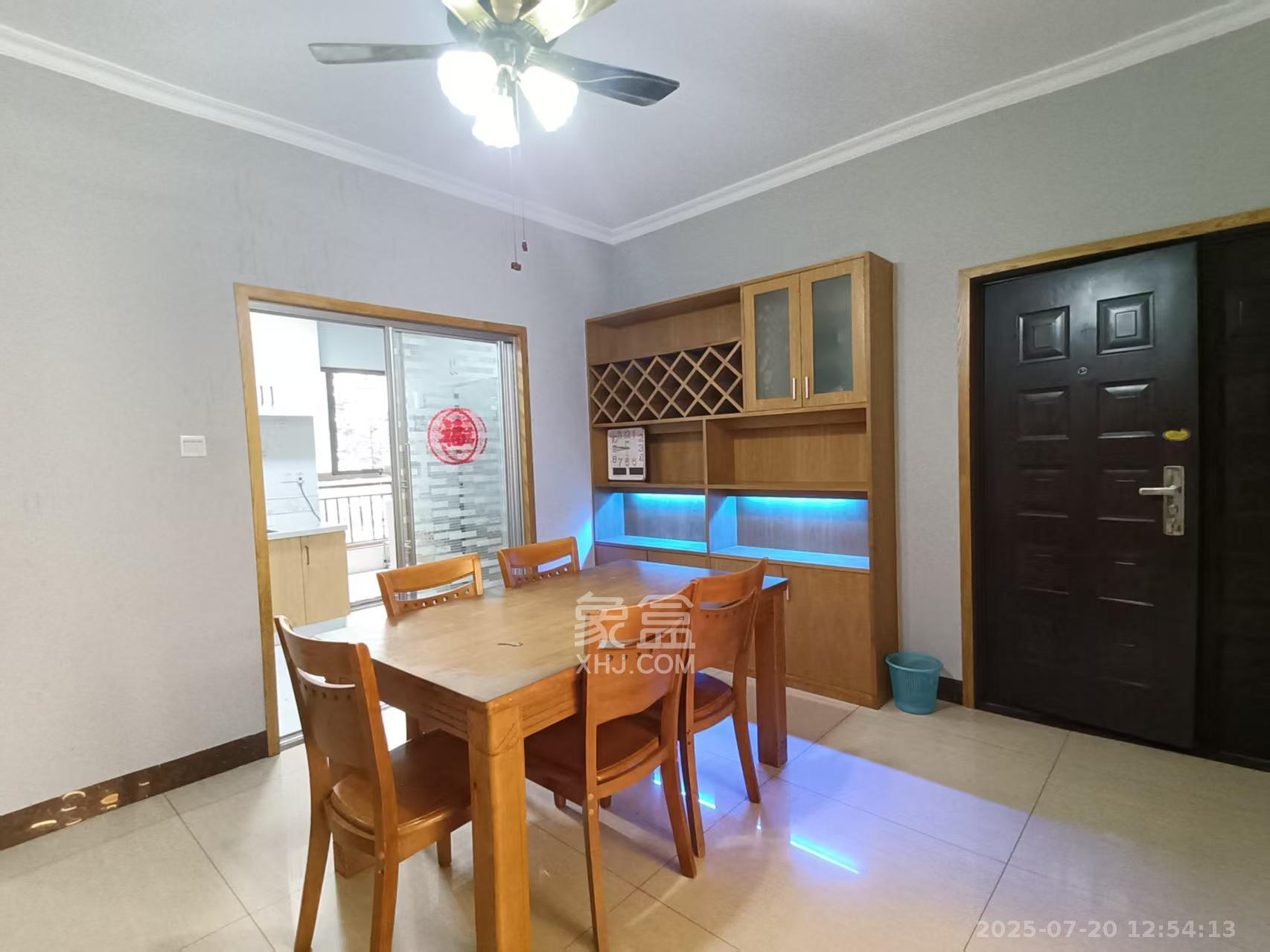 卓越蔚蓝海岸二期 3室2厅2卫 3200.0元/月 卓越蔚蓝海岸二期 3室2厅2卫 3200.0元/月室内图