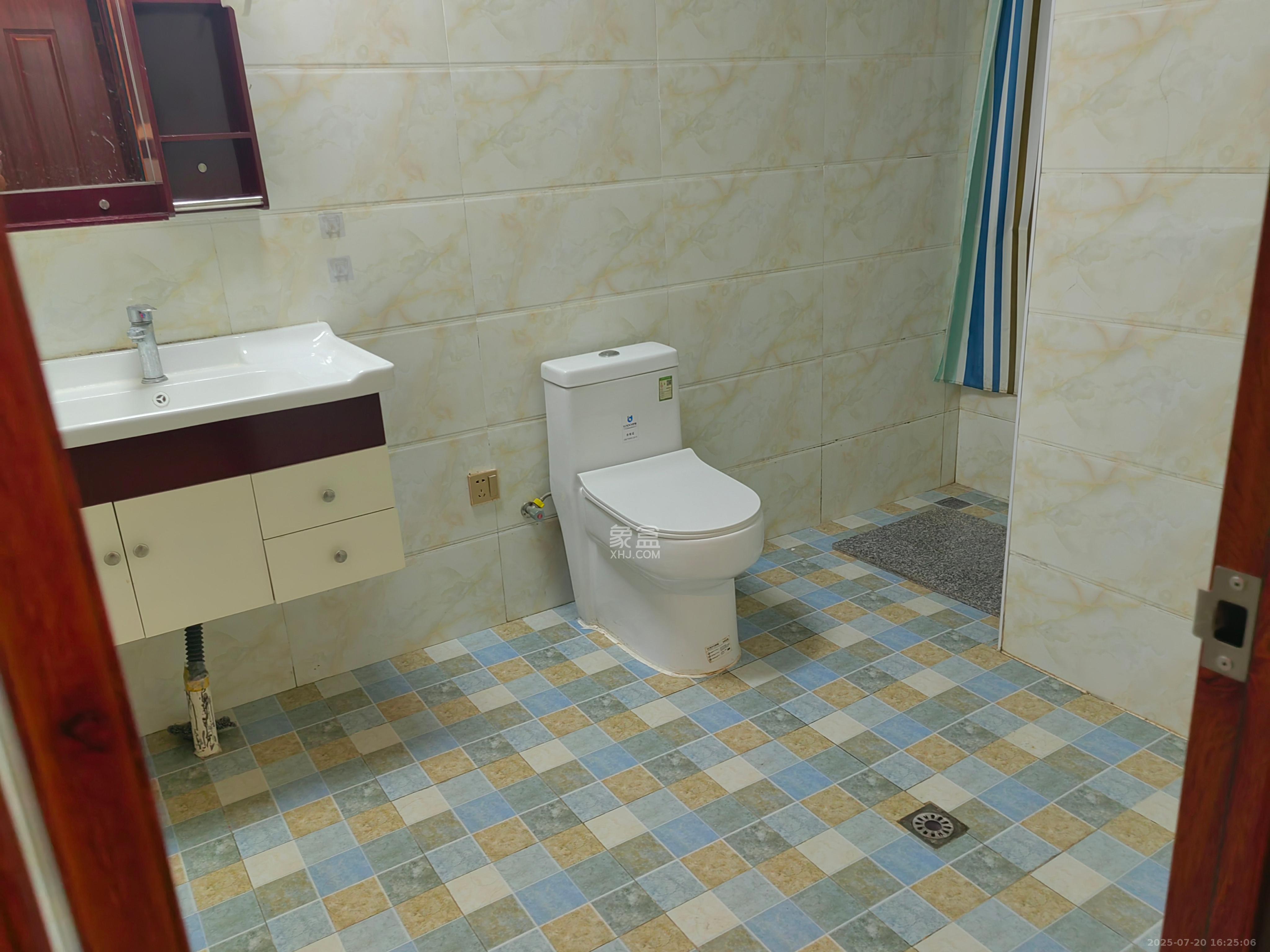 新华通讯社宿舍区 3室2厅2卫 3400.0元/月 新华通讯社宿舍区 3室2厅2卫 3400.0元/月室内图