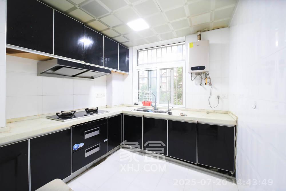 嘉盛华庭（一期、二期、三期）  3室2厅2卫    2800.0元/月室内图