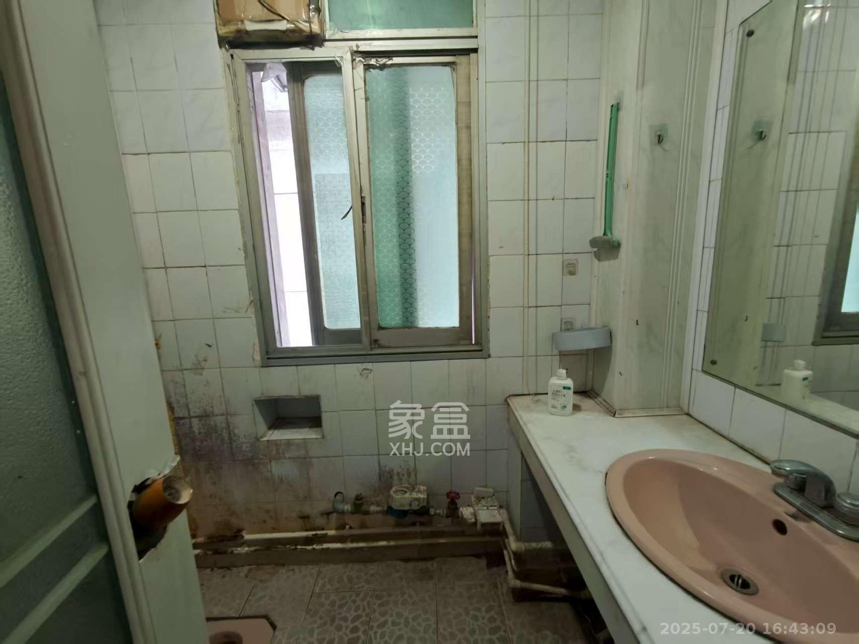 新华园 2室2厅1卫 1500.0元/月 新华园 2室2厅1卫 1500.0元/月室内图