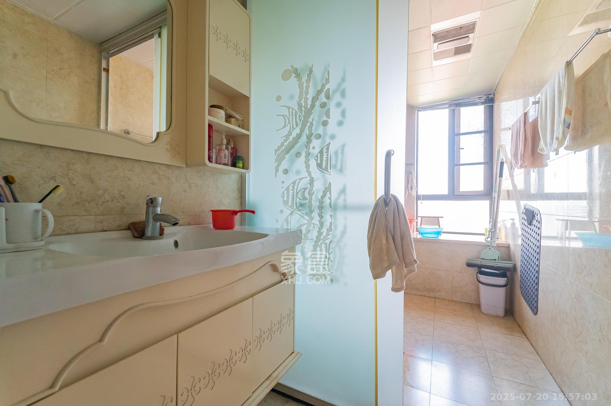 华润凤凰城三期 3室2厅2卫 90.0万 华润凤凰城三期 3室2厅2卫 90.0万卫生间