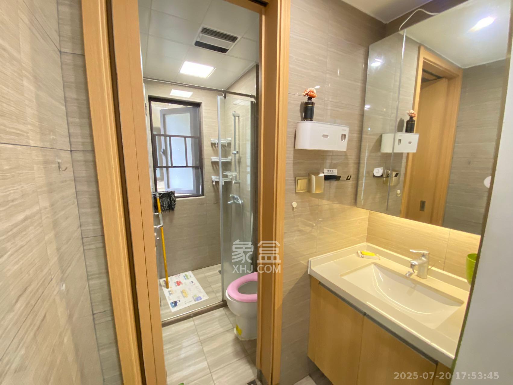 阳光城尚东湾蓝莓苑  3室2厅1卫    2500.0元/月室内图