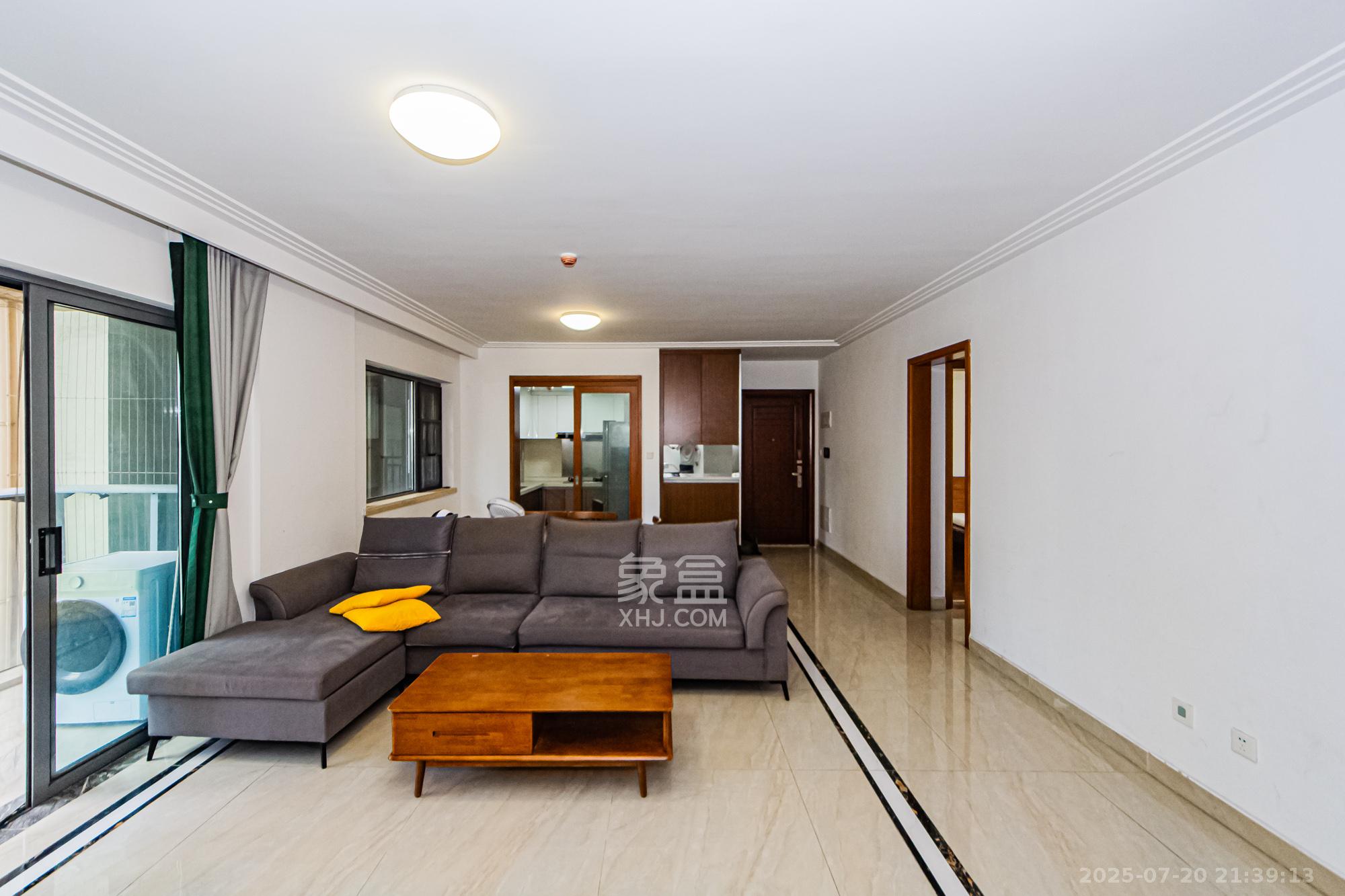 珠江好世界 4室2厅2卫 155.0万 珠江好世界 4室2厅2卫 155.0万客厅