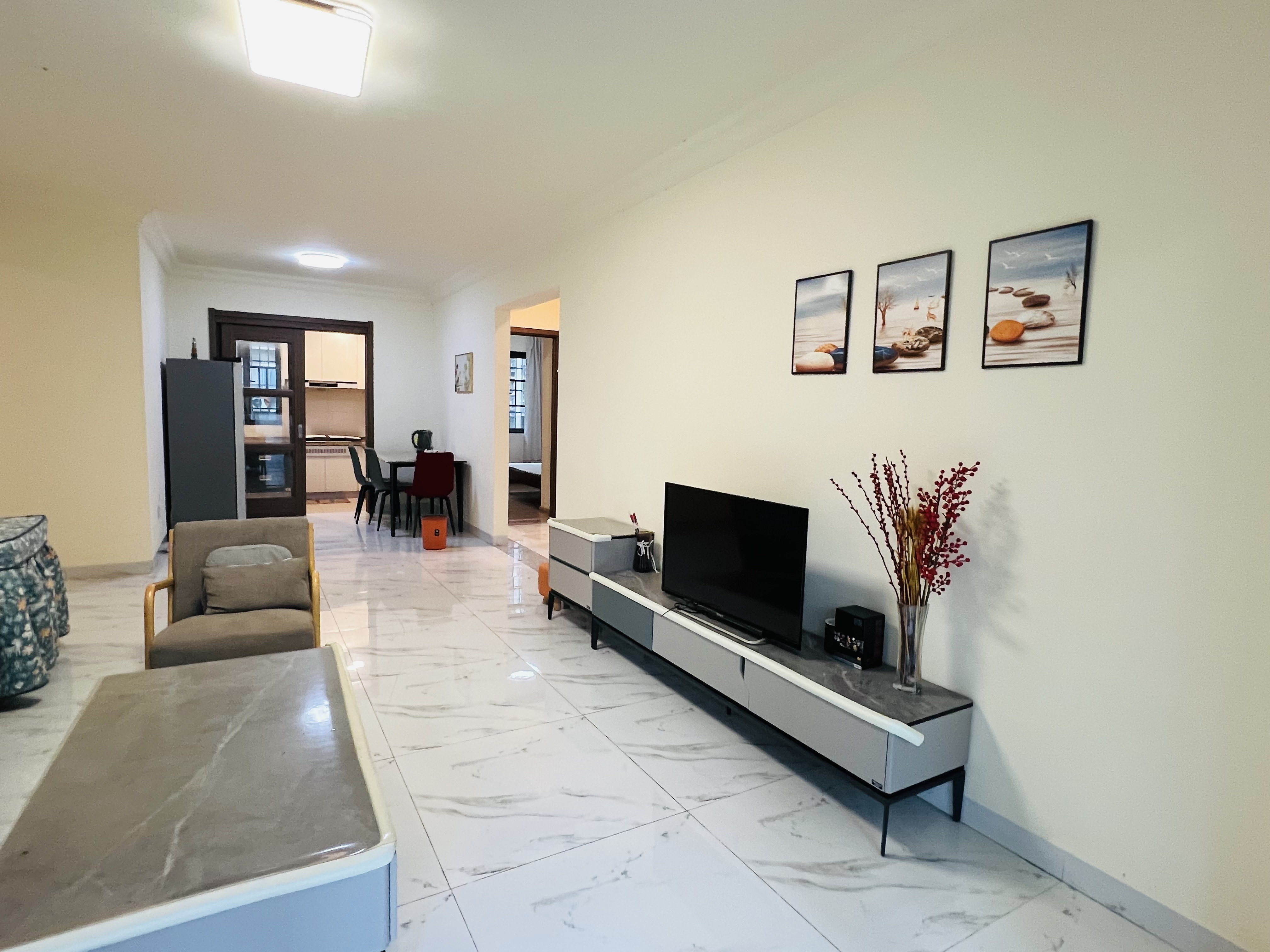 碧桂园 3室2厅2卫 1800.0元/月 碧桂园 3室2厅2卫 1800.0元/月室内图