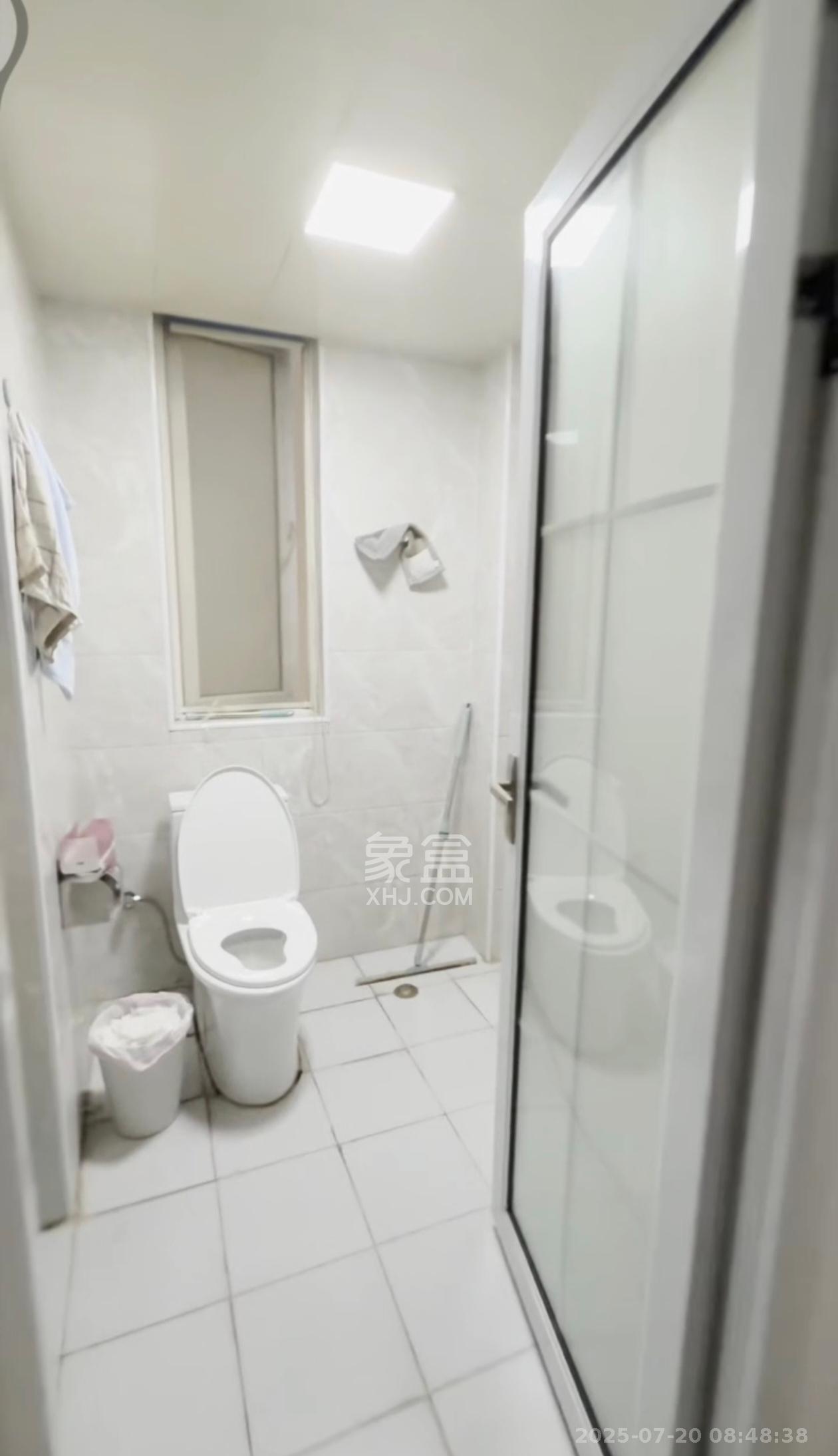 金地格林公馆  1室2厅1卫    2200.0元/月室内图