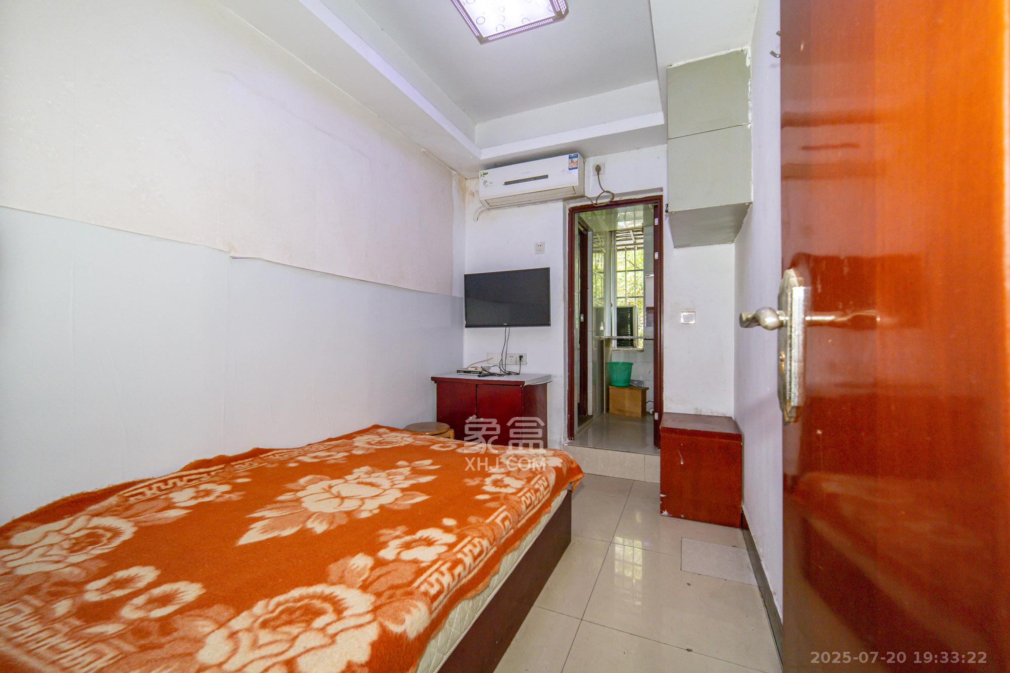 中南汽车世界  3室2厅2卫    40.0万 中南汽车世界  3室2厅2卫    40.0万卧室