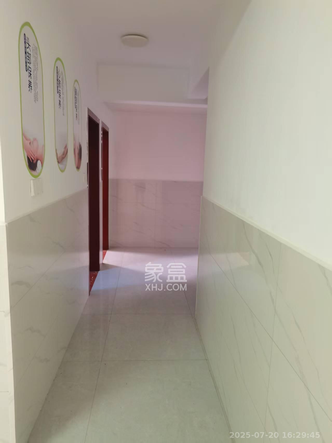 星城新宇川河苑 3室2厅2卫 2300.0元/月 星城新宇川河苑 3室2厅2卫 2300.0元/月室内图