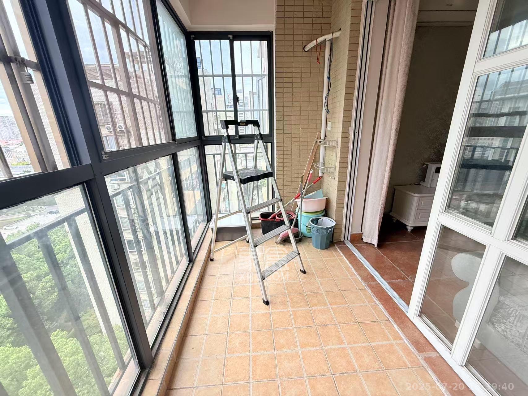 泊爱蓝湾  2室2厅2卫   2700.00元/月室内图