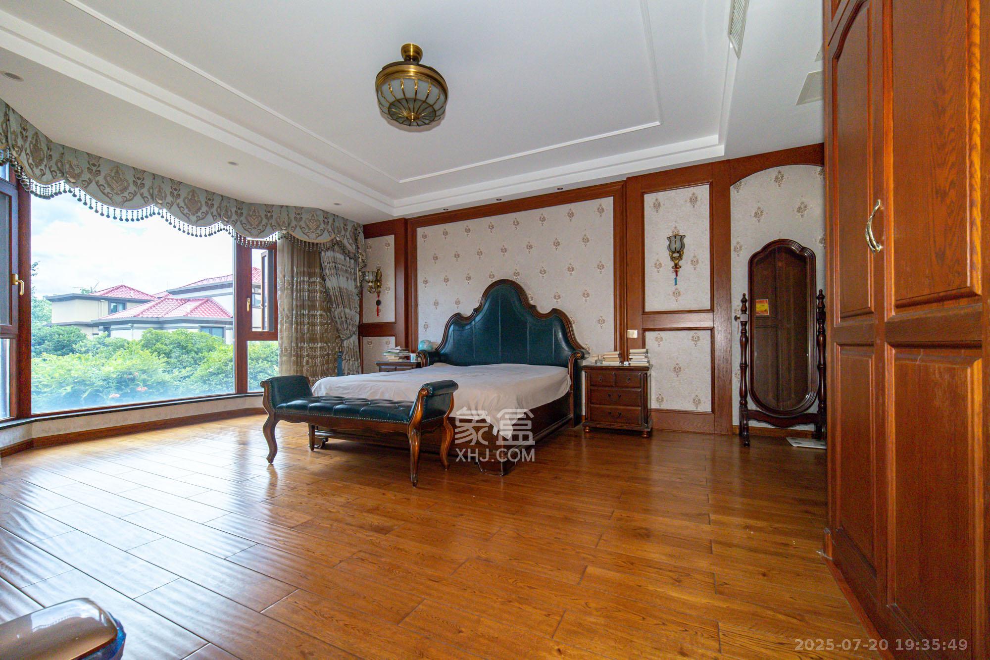 碧桂园威尼斯城  7室2厅6卫    668.98万 碧桂园威尼斯城  7室2厅6卫    668.98万卧室