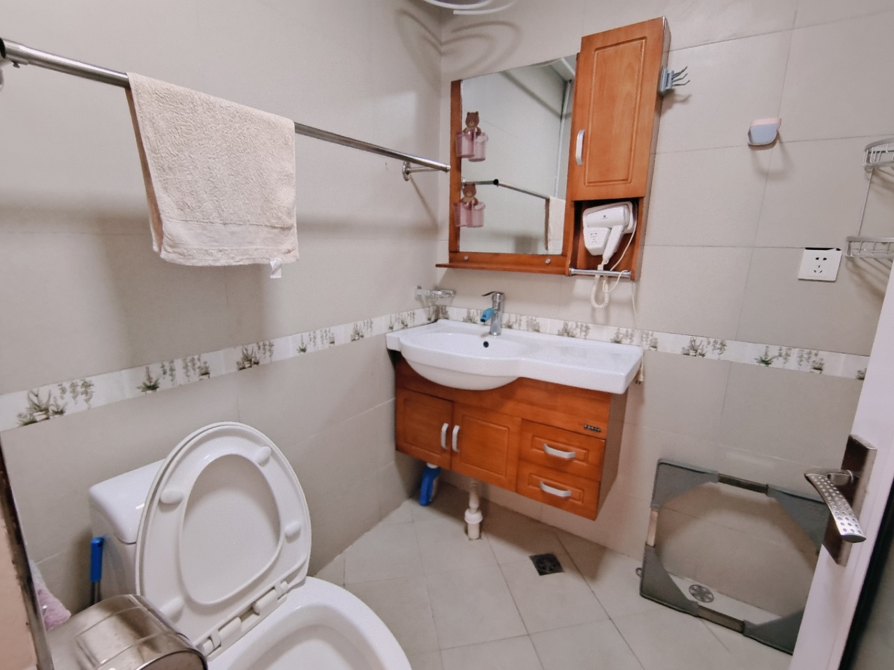 世纪阳光大厦公寓楼 1室1厅1卫 1300.0元/月 世纪阳光大厦公寓楼 1室1厅1卫 1300.0元/月室内图